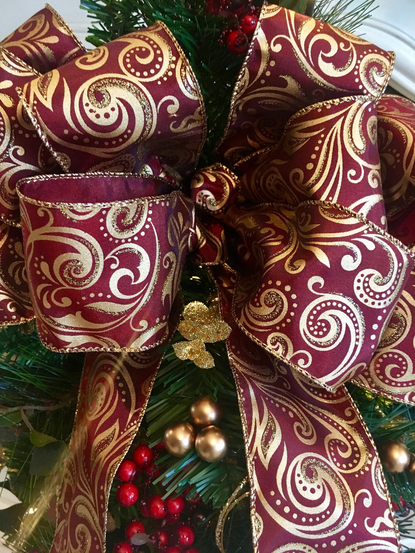 Christmas Burgundy Teardrop Swag, Pre-Lit Cordless Decor