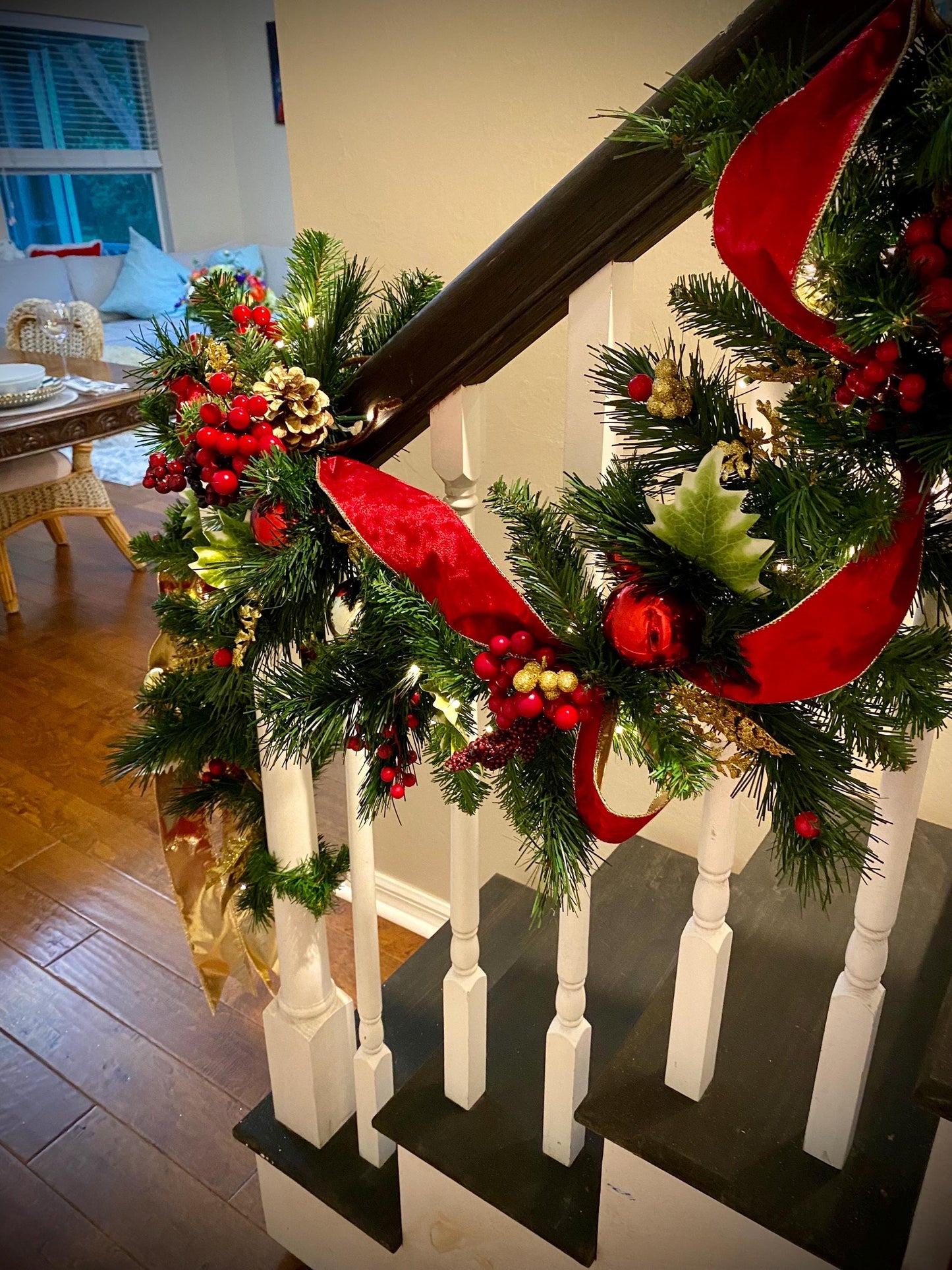 Staircase Christmas Garland, Red Velvet Ribbon, Cordless with LED Lights