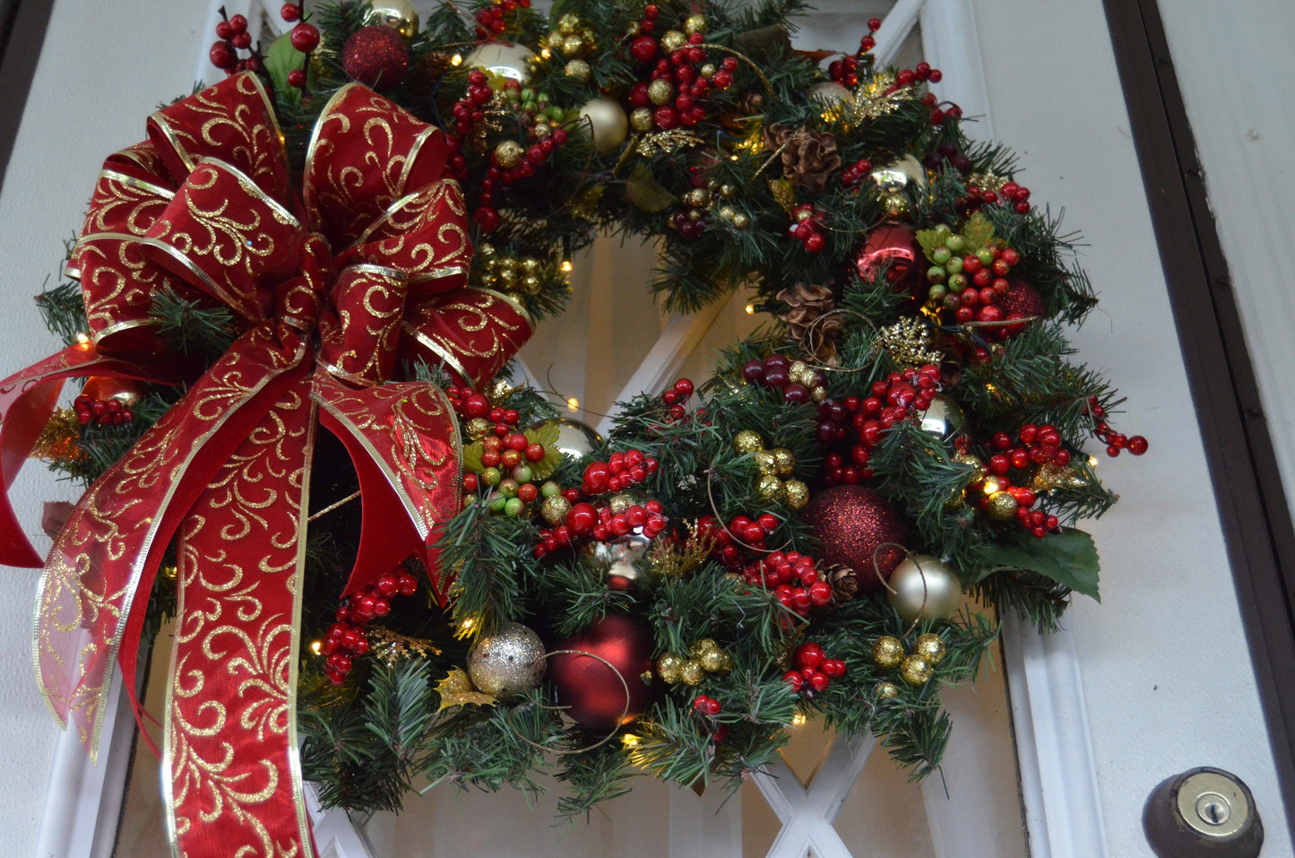 Pre-Lit Red Holiday Wreath with Berries and Bow, Cordless LED Decor