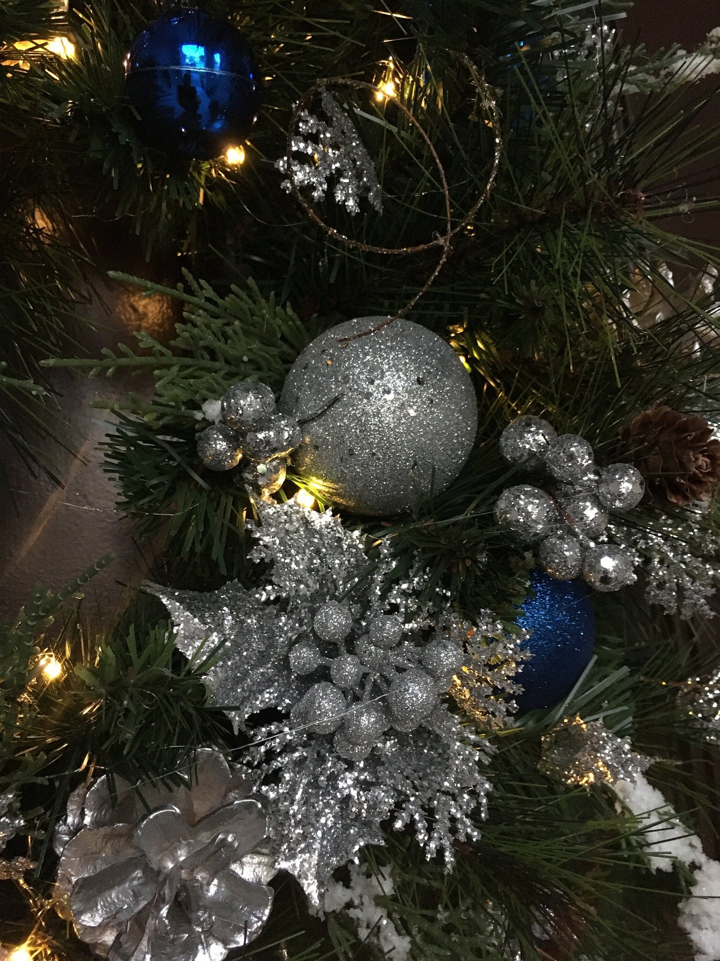 Blue  Snow flakes Christmas wreath pre lit  with timer option