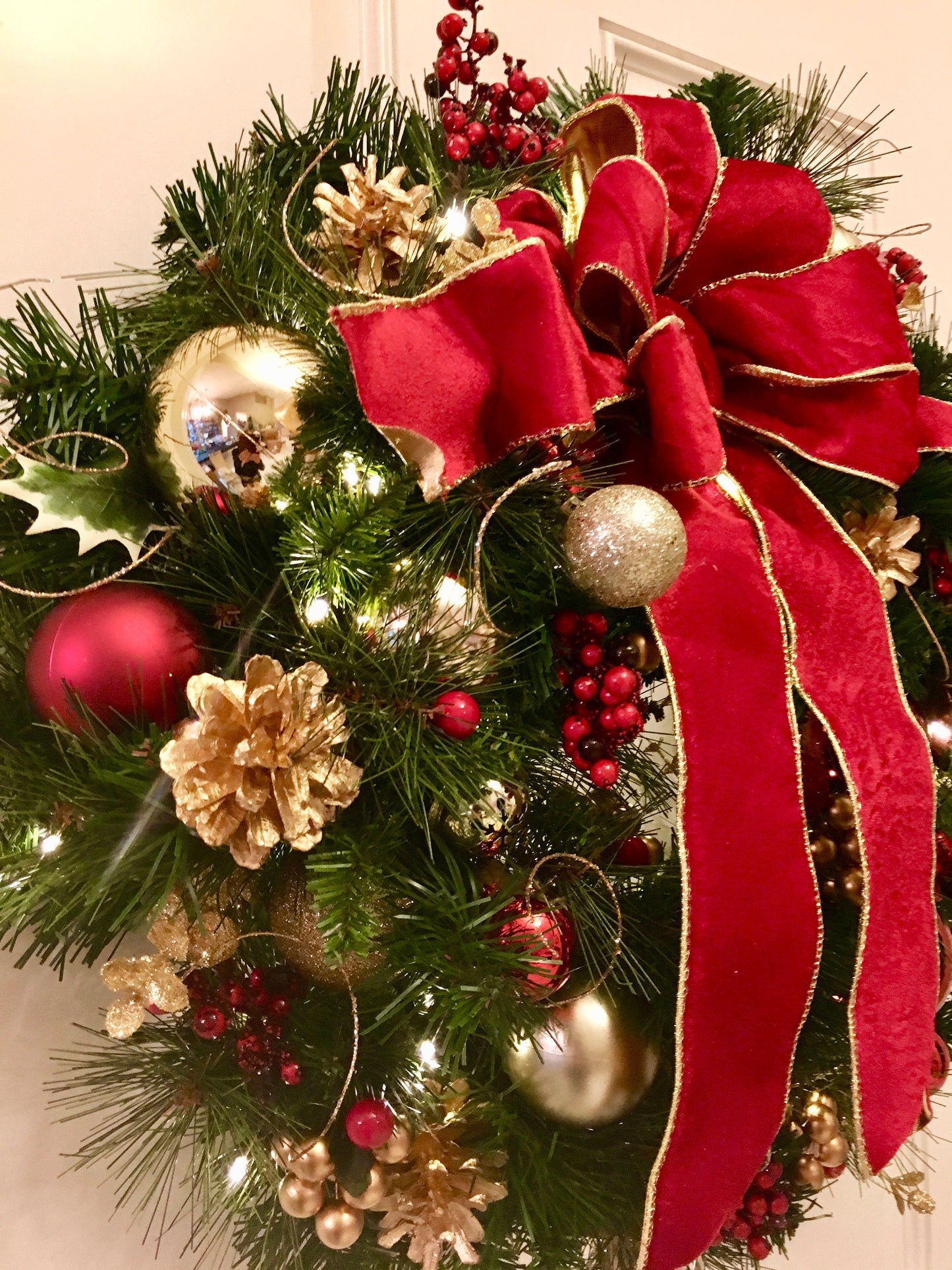 Pre-Lit Christmas Wreath, Red Velvet Bow, 48 LED, Timer