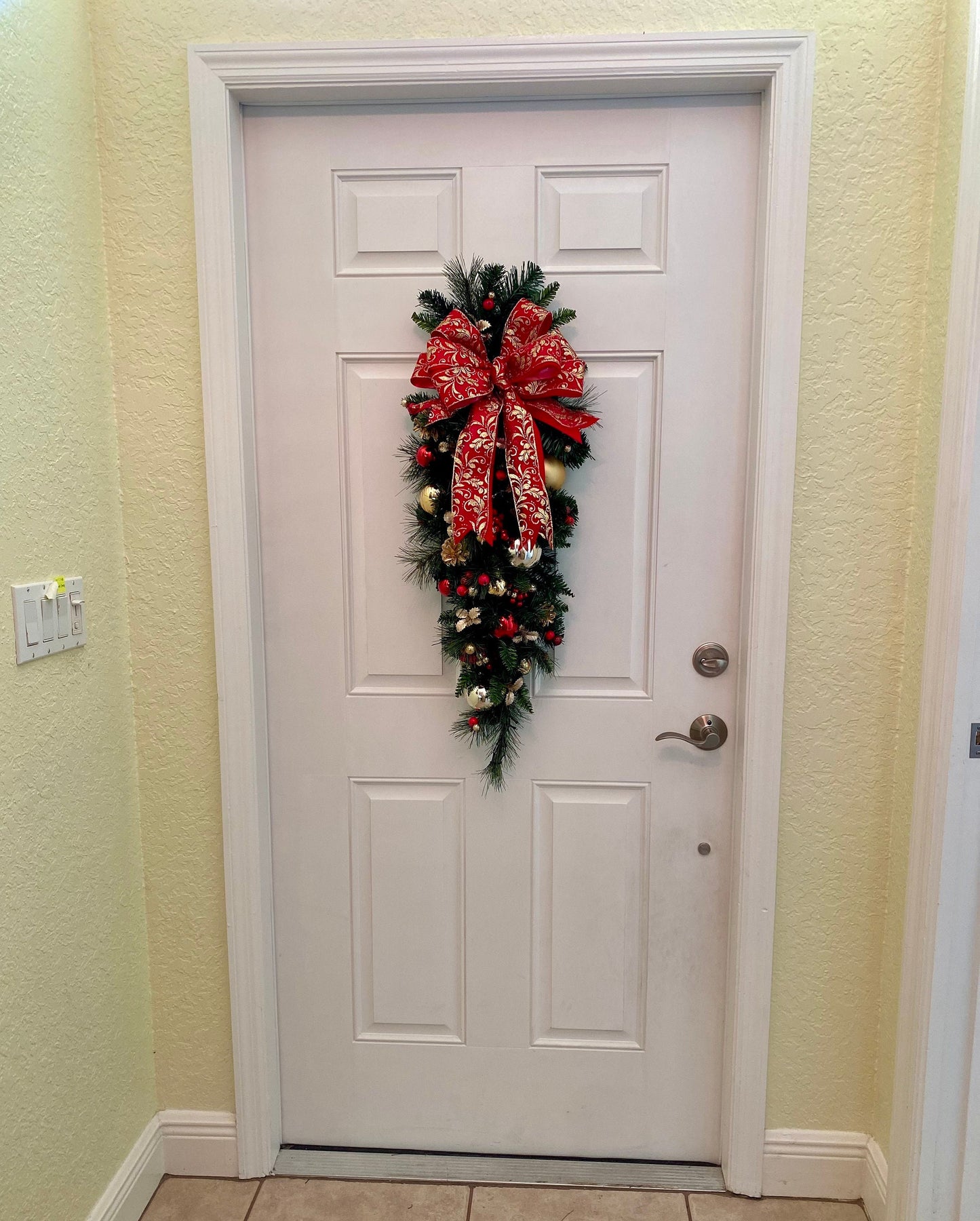 Pre-Lit Christmas Teardrop Swag, Red & Gold Ribbon, Cordless Decor