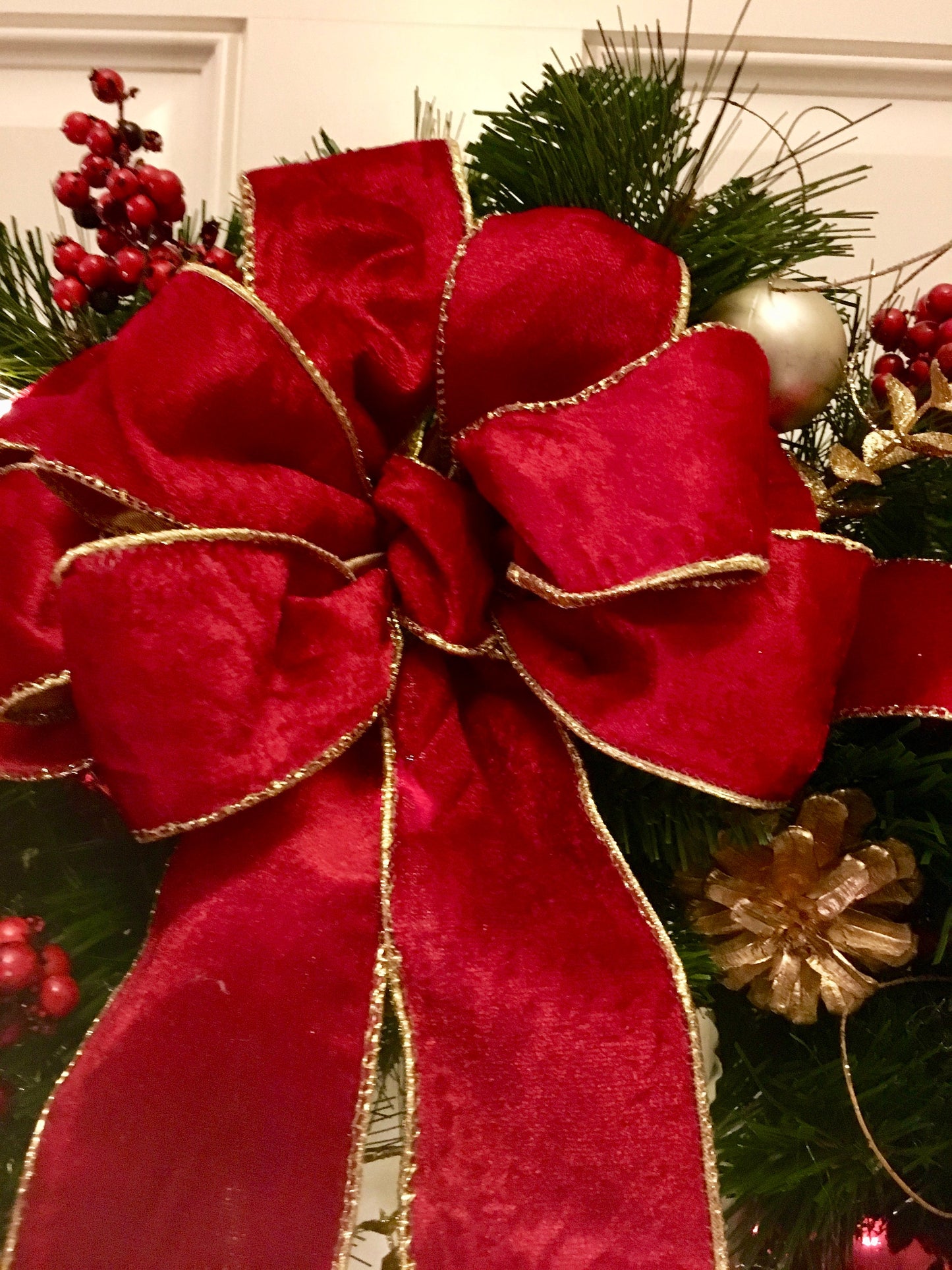 Pre-Lit Christmas Wreath, Red Velvet Bow, 48 LED, Timer