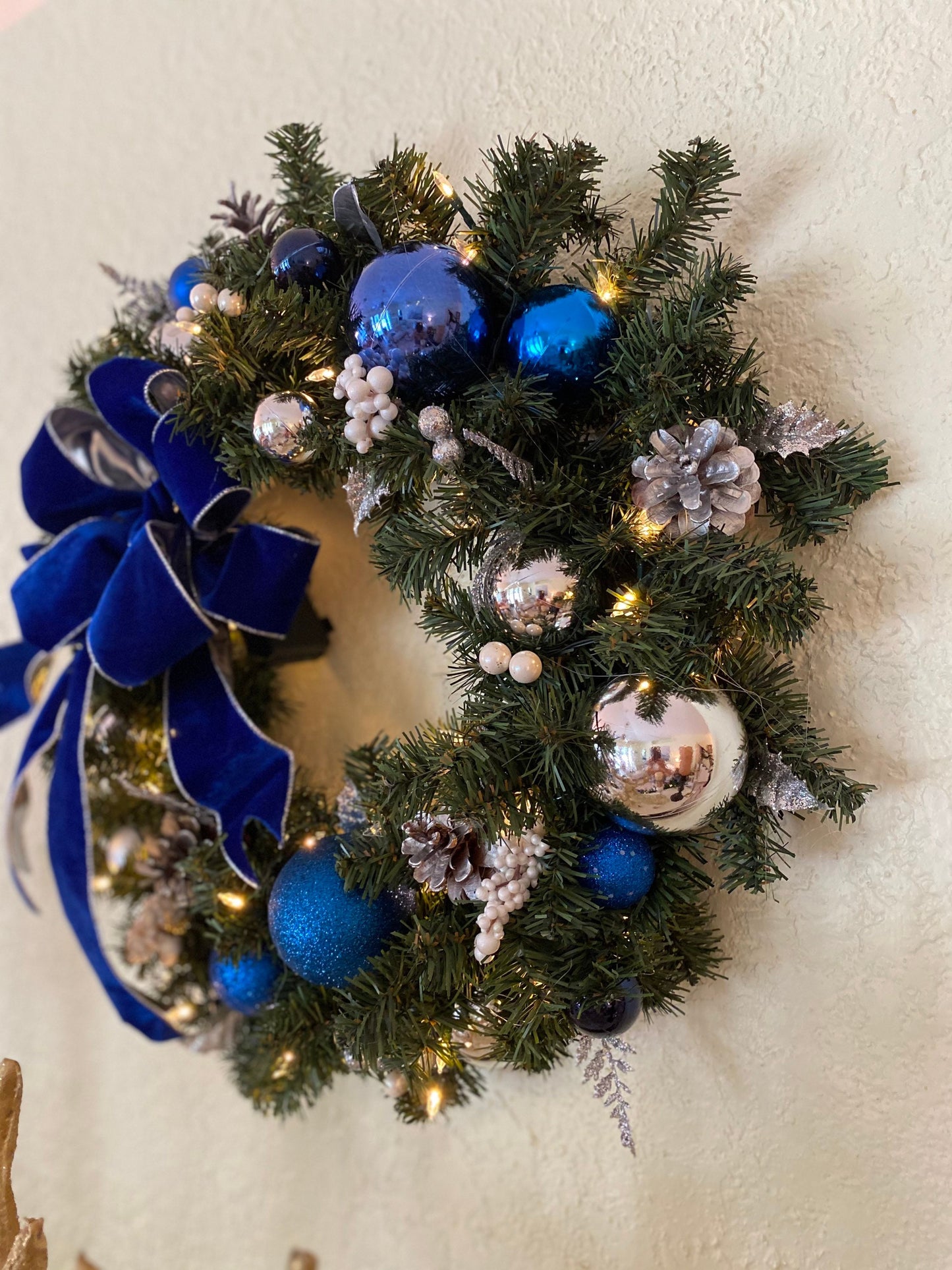 Royal Blue Velvet Christmas Wreath, Cordless LED, Timer