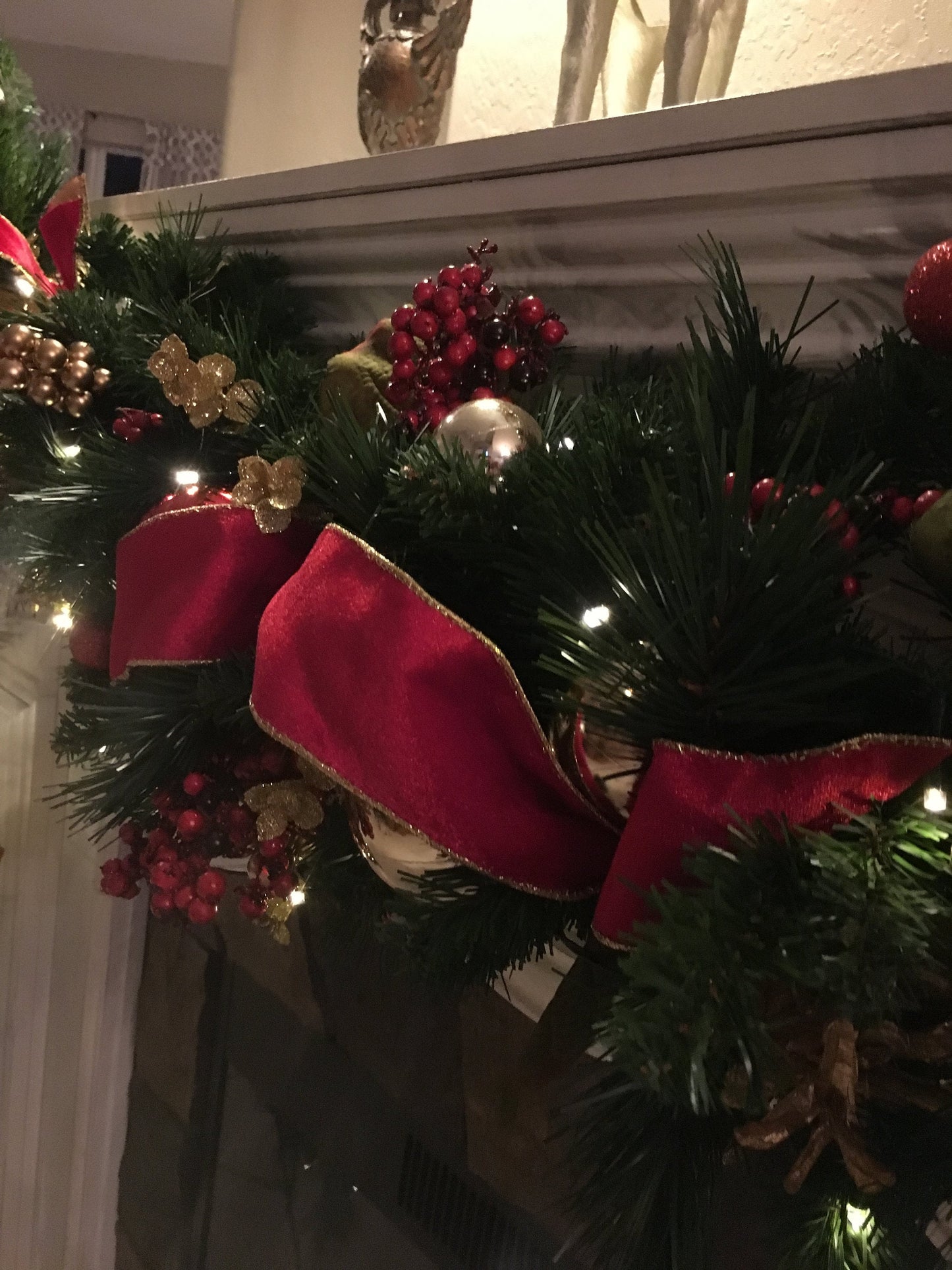 Red Velvet Christmas Garland, 6ft Cordless LED Garland with Timer