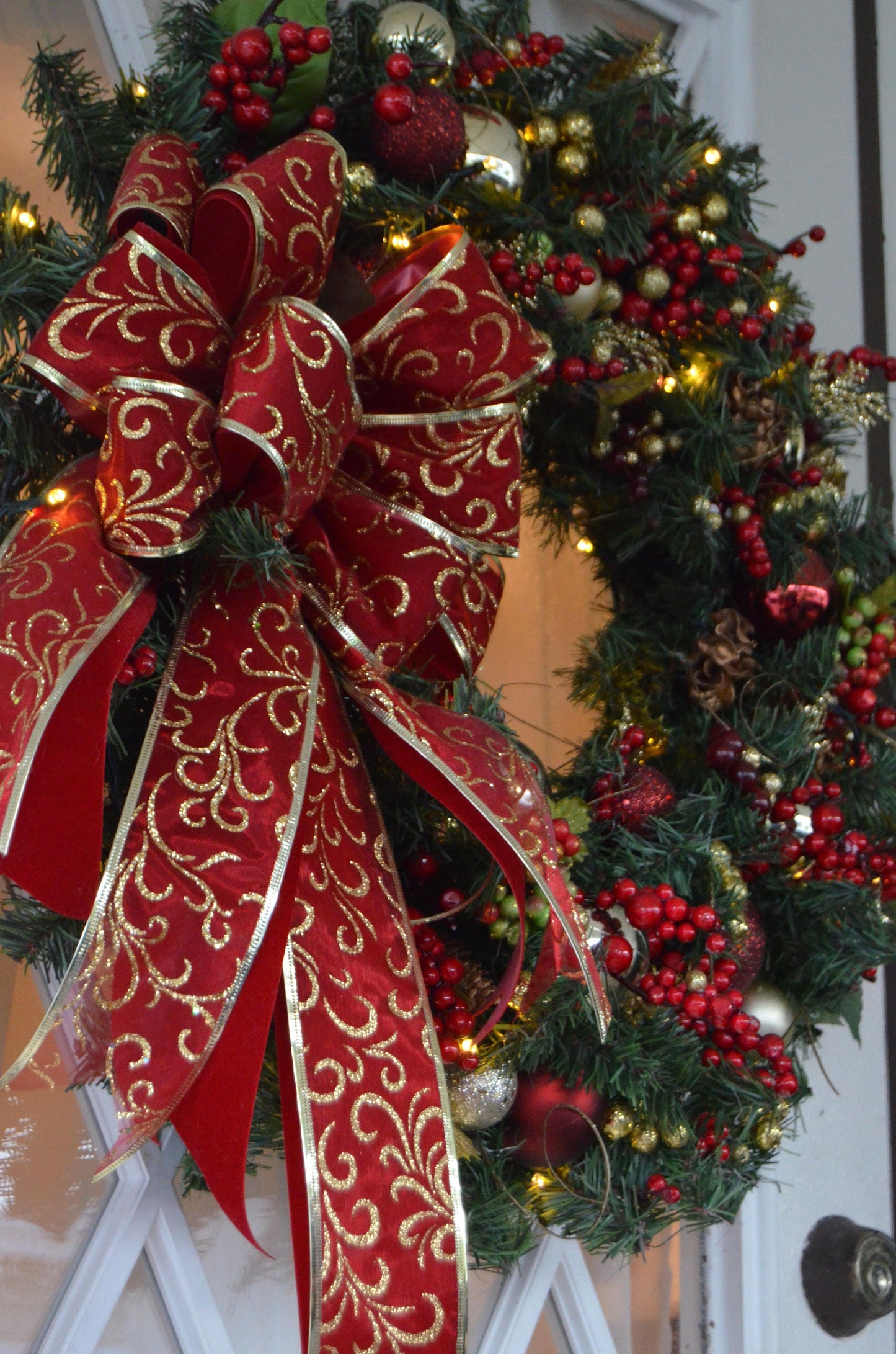 Pre-Lit Red Holiday Wreath with Berries and Bow, Cordless LED Decor