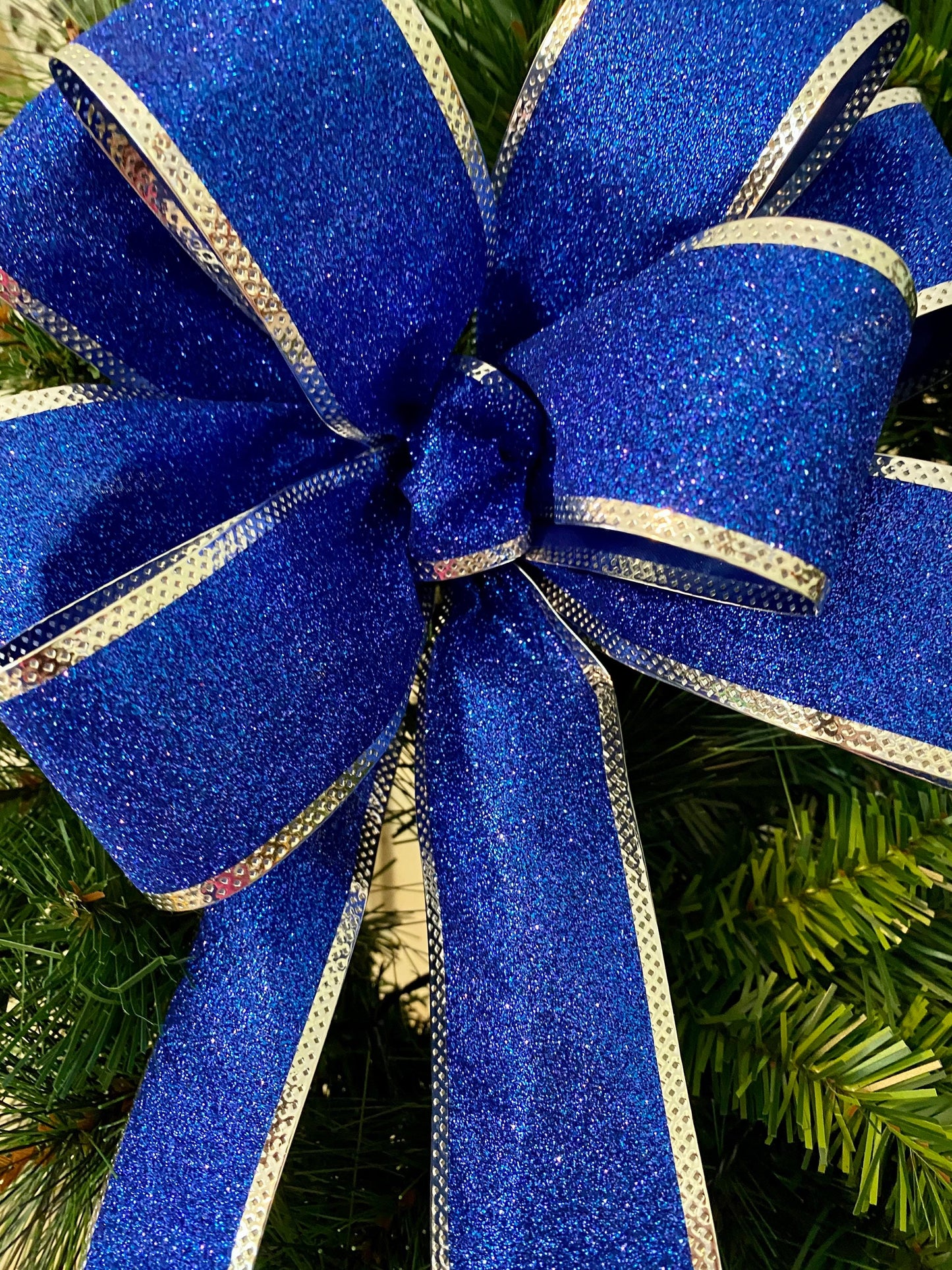 Royal Blue Velvet Christmas Wreath, Cordless LED, Timer