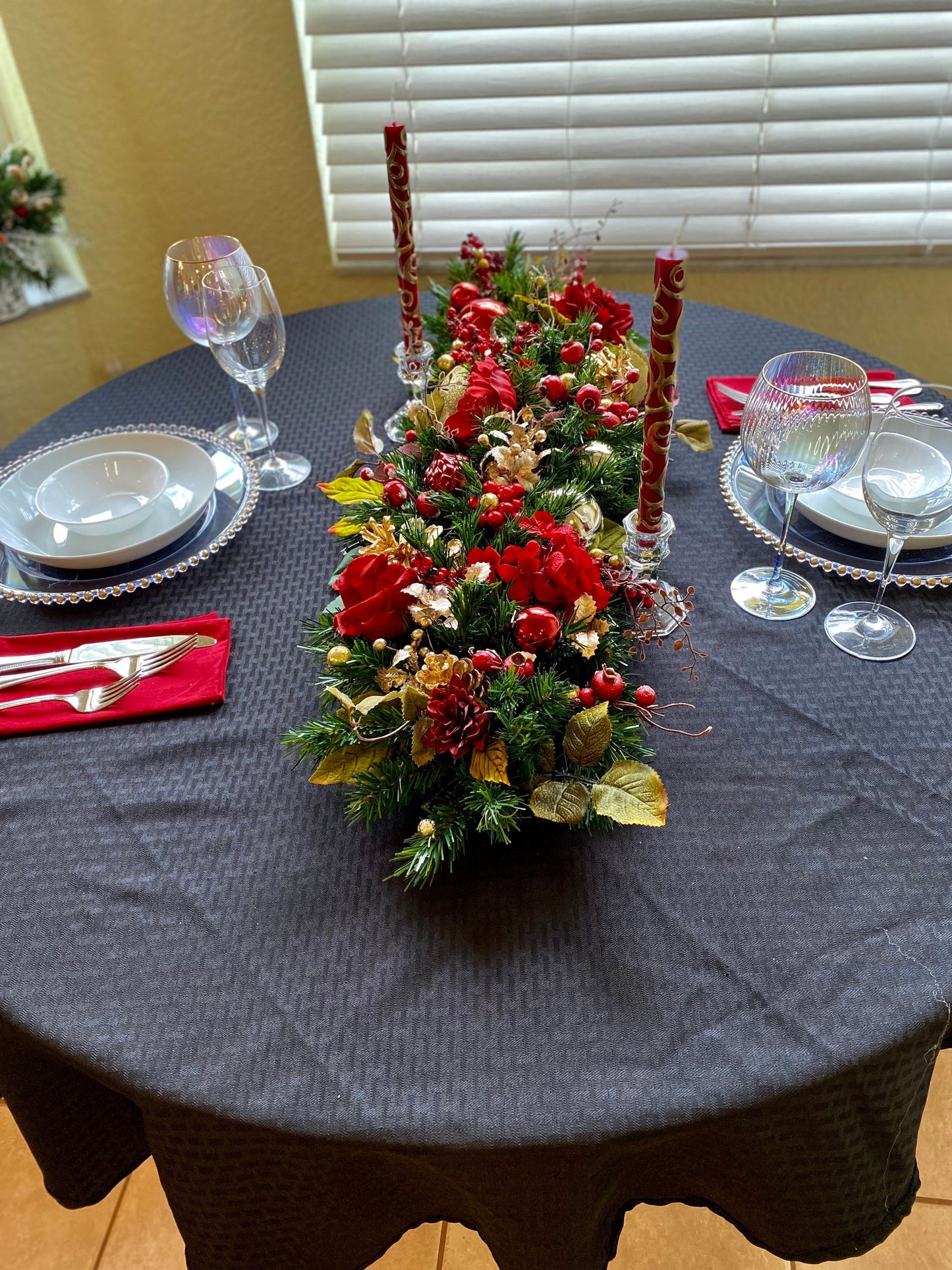 Peony Holiday Table Runner with Lights: Festive Centerpiece (36”)