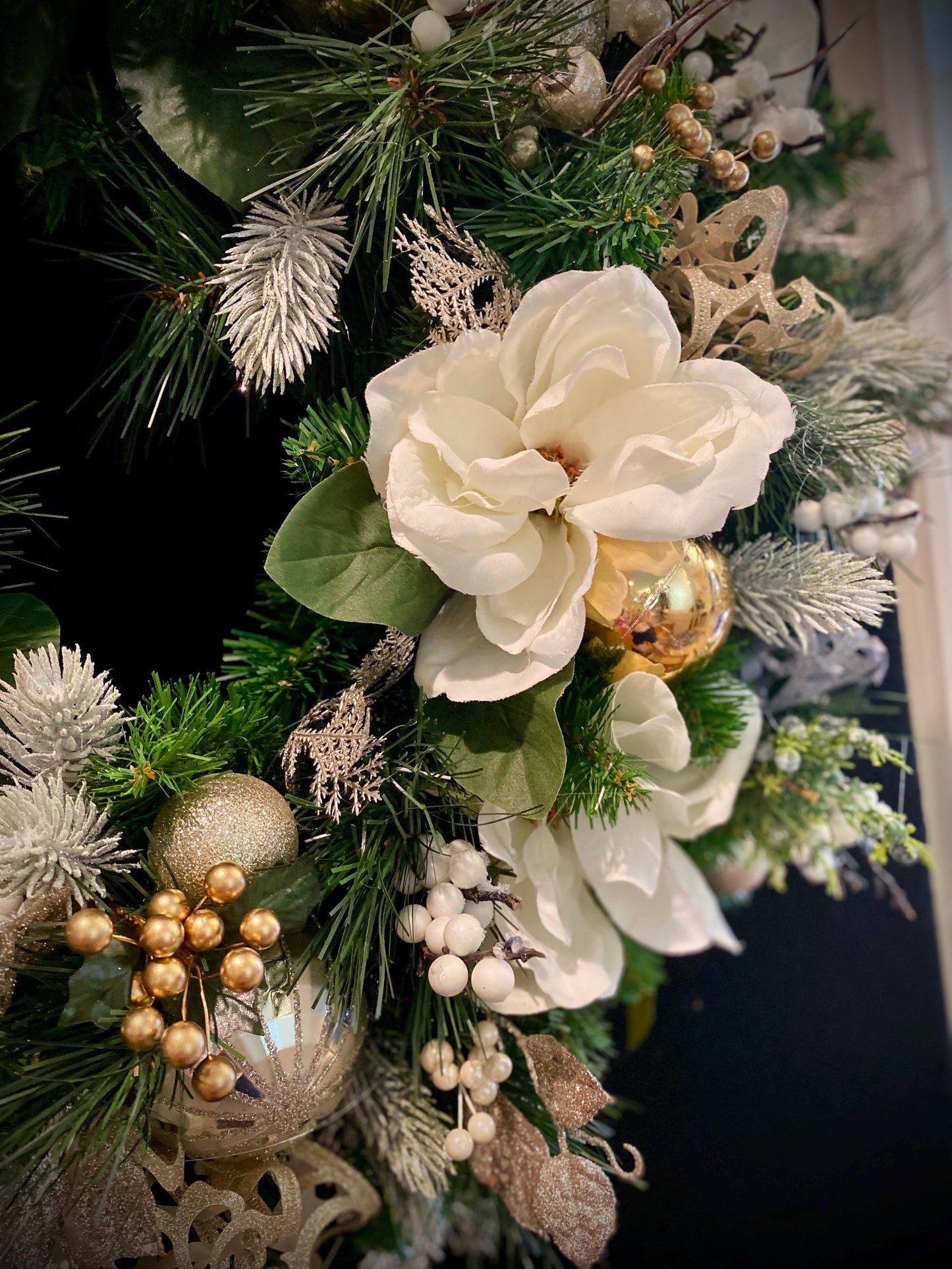 White Magnolia Christmas Wreath with cordless light and automatic 6/18 hours timer