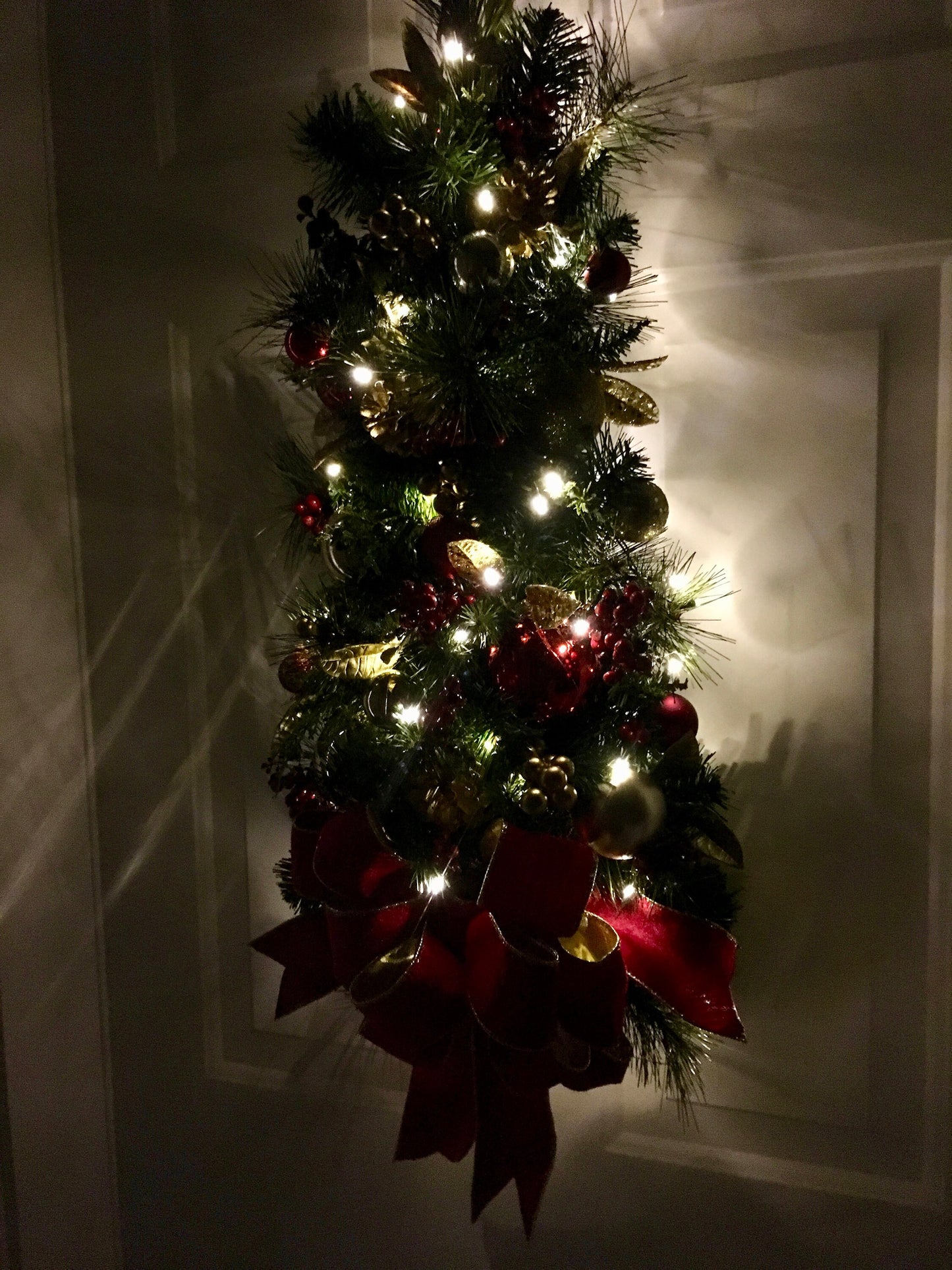 Christmas Tear Drop Swag, Burgundy Velvet Bow, Cordless Lighted Wall Tree