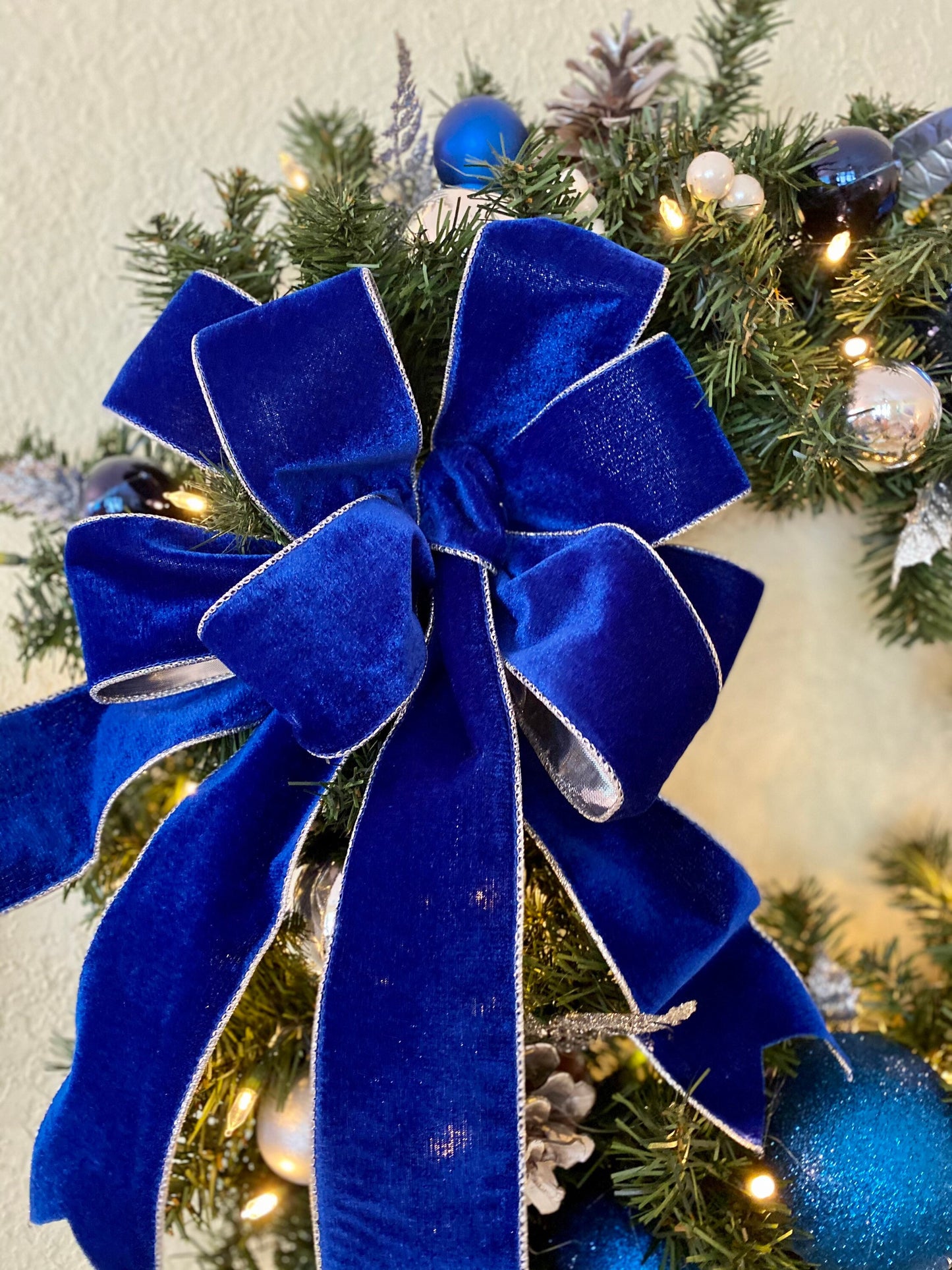 Royal Blue Velvet Christmas Wreath, Cordless LED, Timer