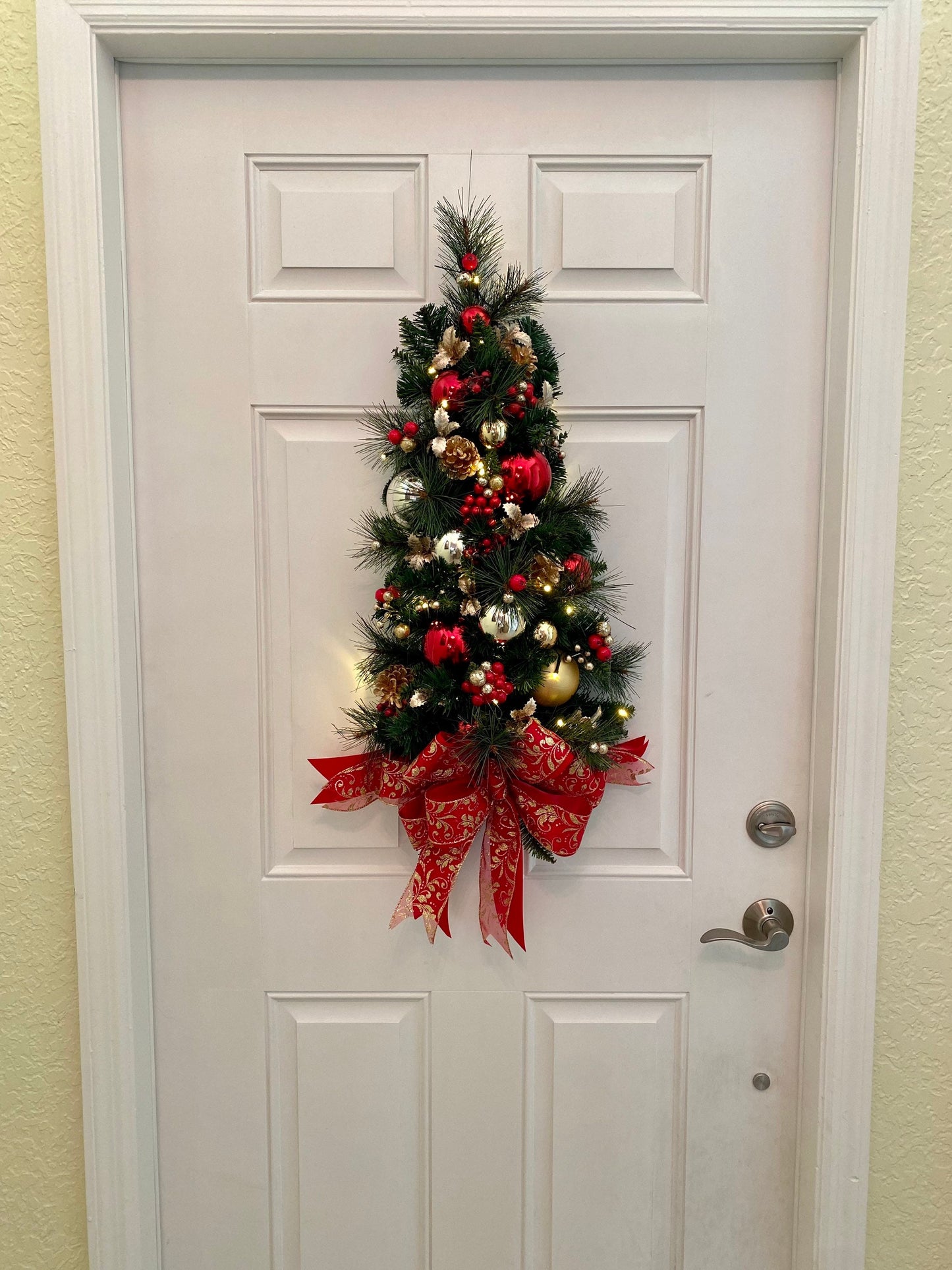 Christmas Wall Tree, Holiday Decor, "Simmering Feather" Cordless Light with Timer. Free Shippings