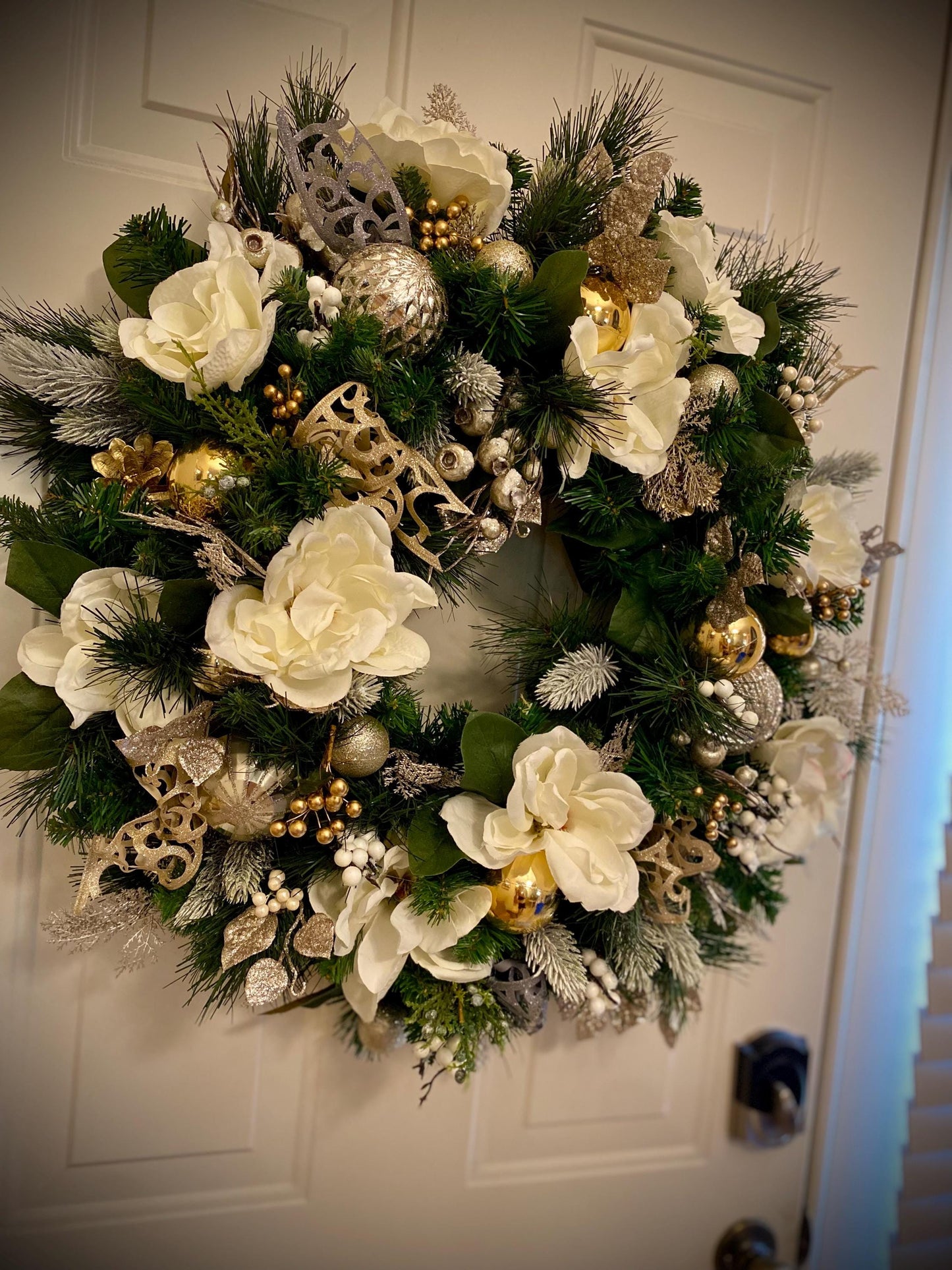 White Magnolia Christmas Wreath with cordless light and automatic 6/18 hours timer