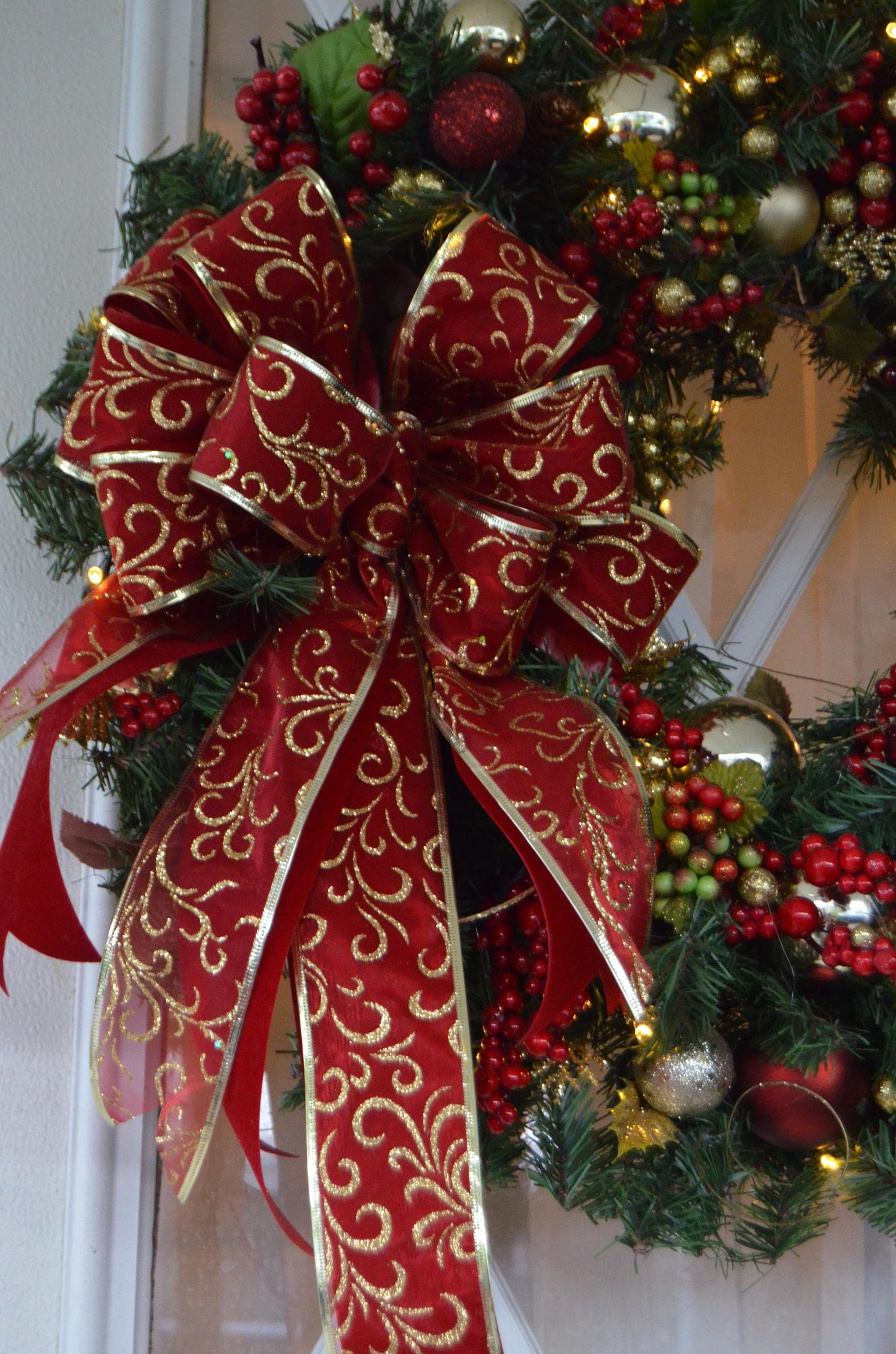 Pre-Lit Red Holiday Wreath with Berries and Bow, Cordless LED Decor