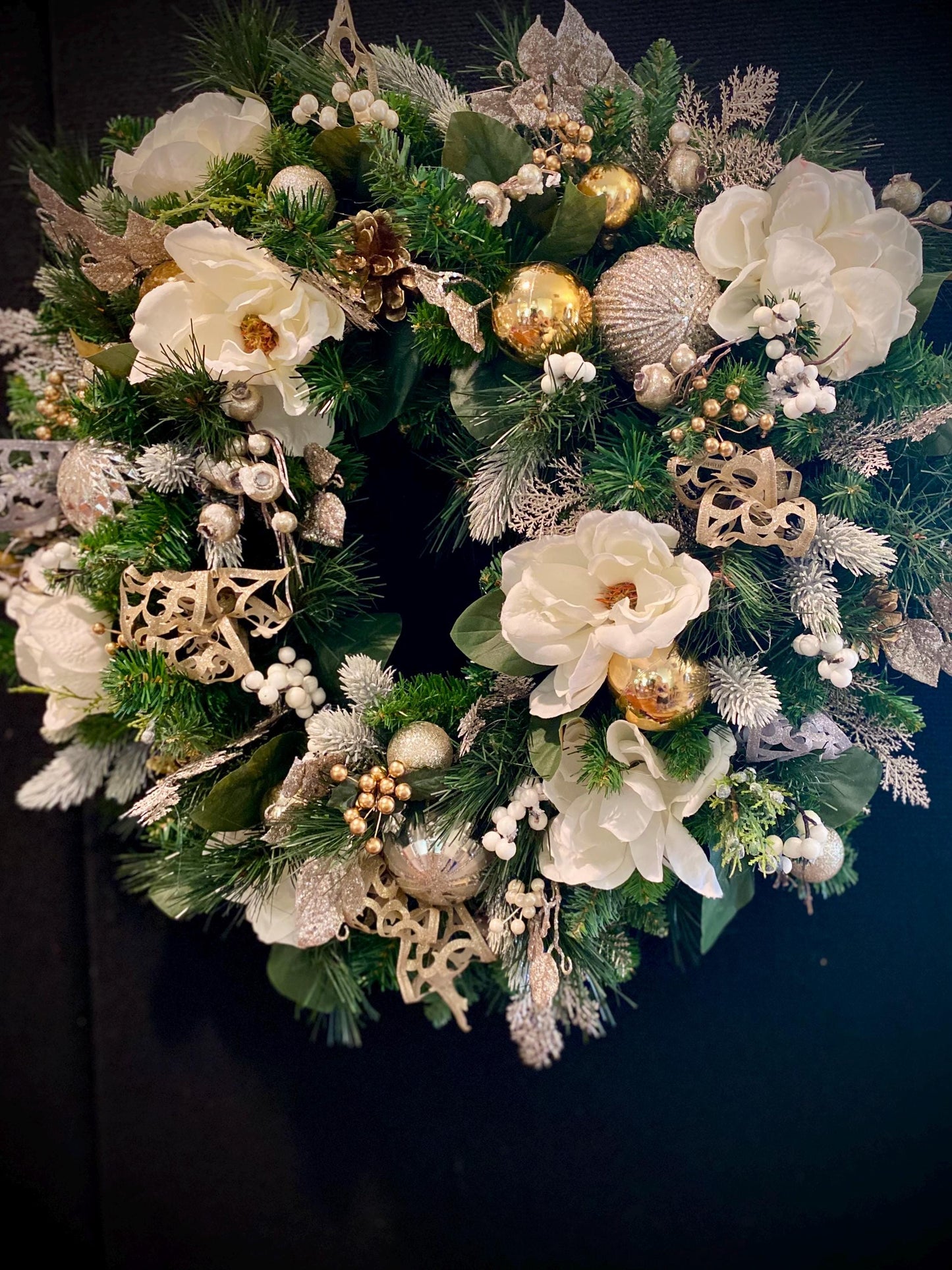 White Magnolia Christmas Wreath with cordless light and automatic 6/18 hours timer