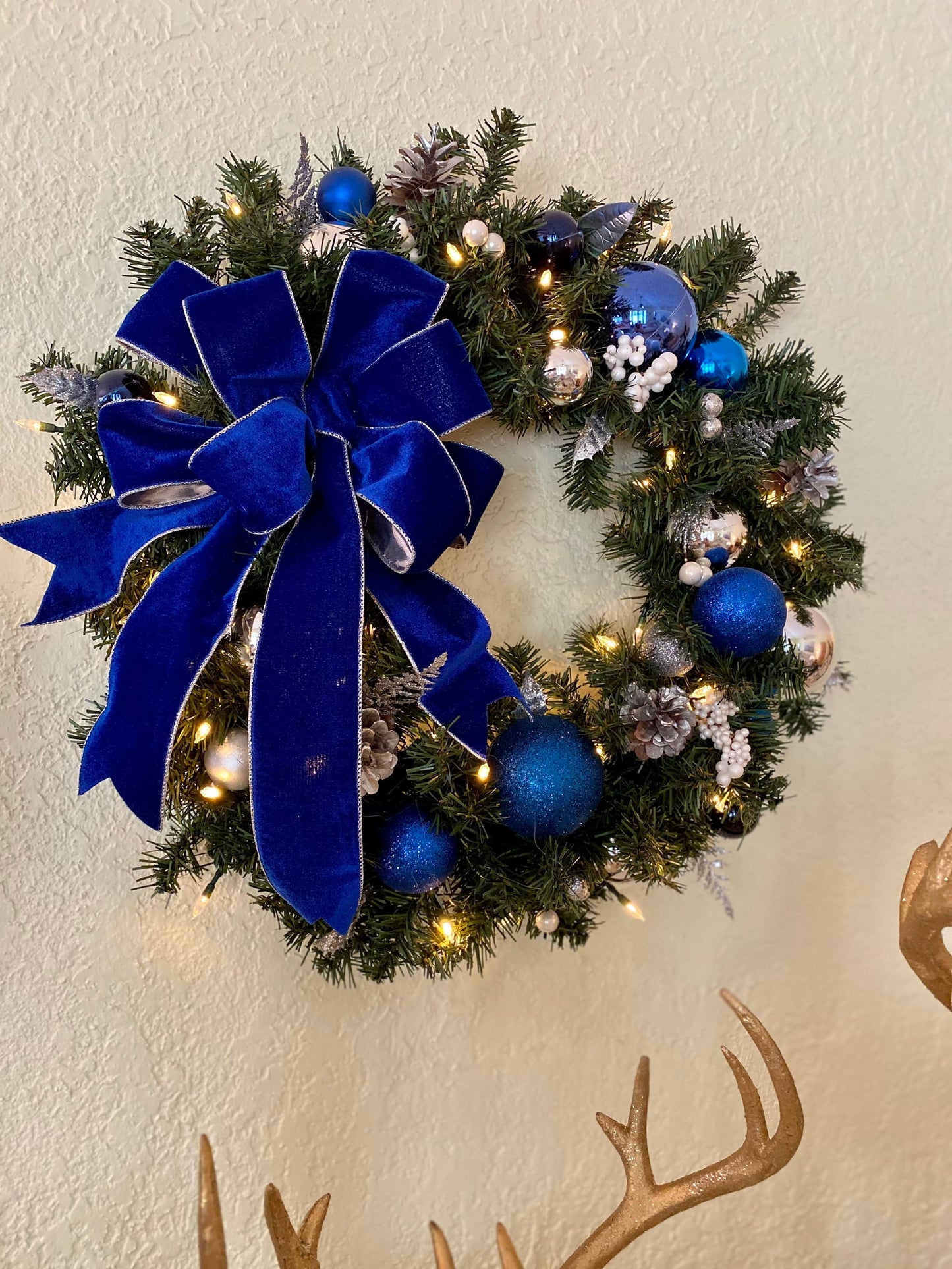 Royal Blue Velvet Christmas Wreath, Cordless LED, Timer