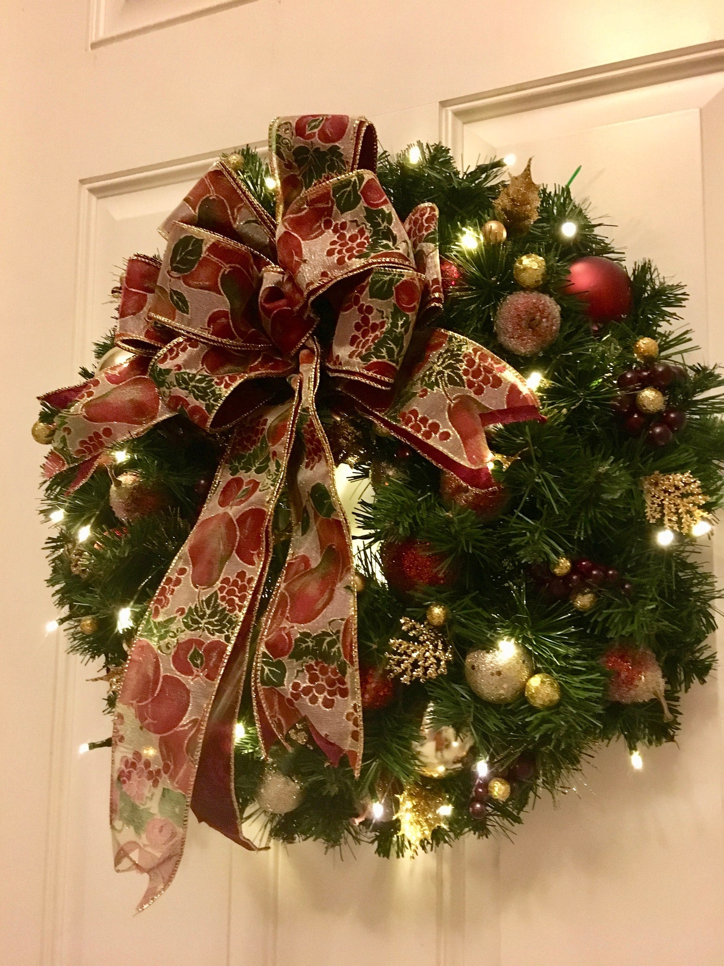 Pear Grape Christmas Wreath, Lighted Cordless Timer, 18 inch