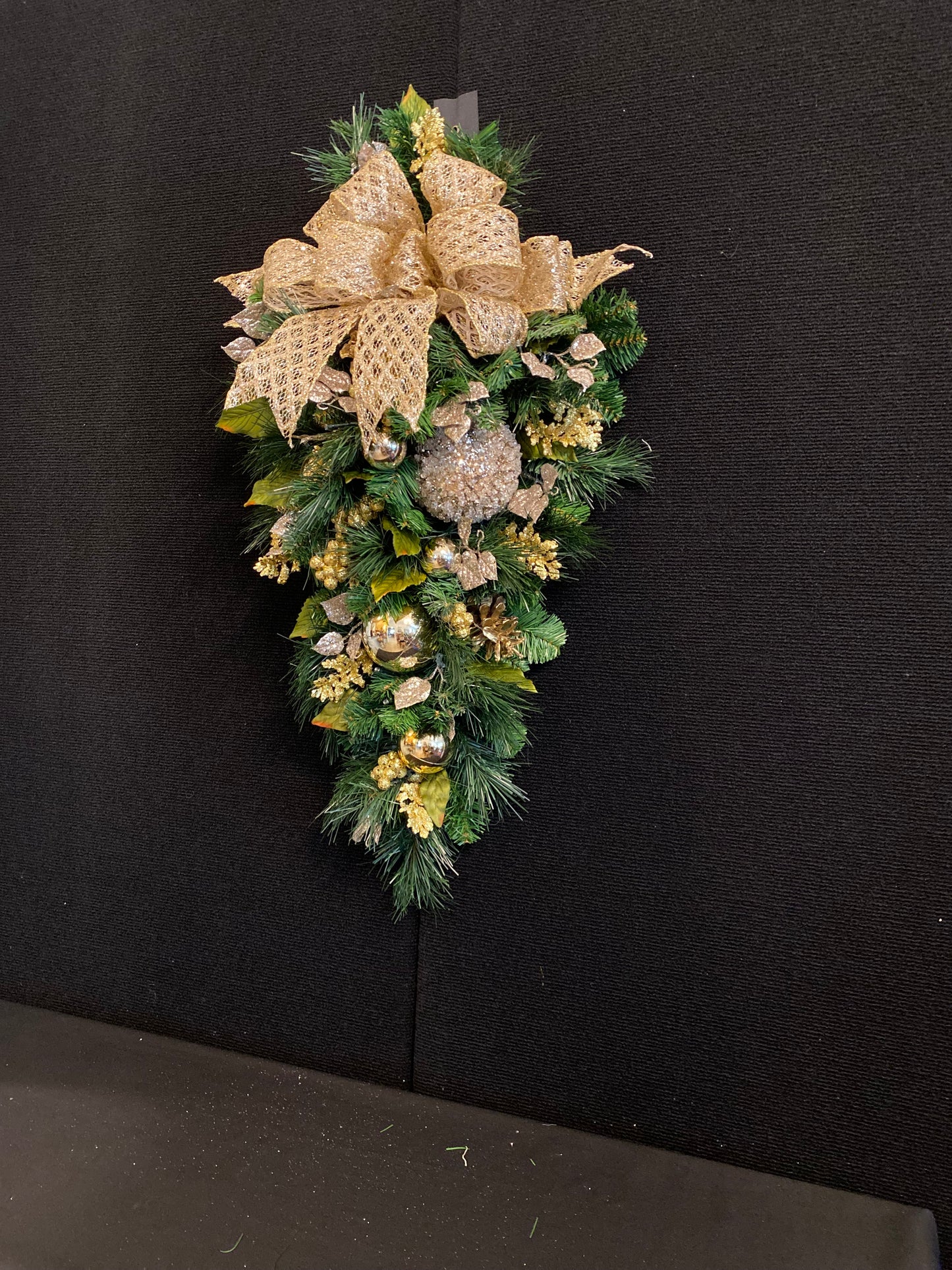 Luxury Gold Holiday Decor.   Front Door Wreath. Artificial Pre-Lit  Pre-Lighted LED  with  auto Timer