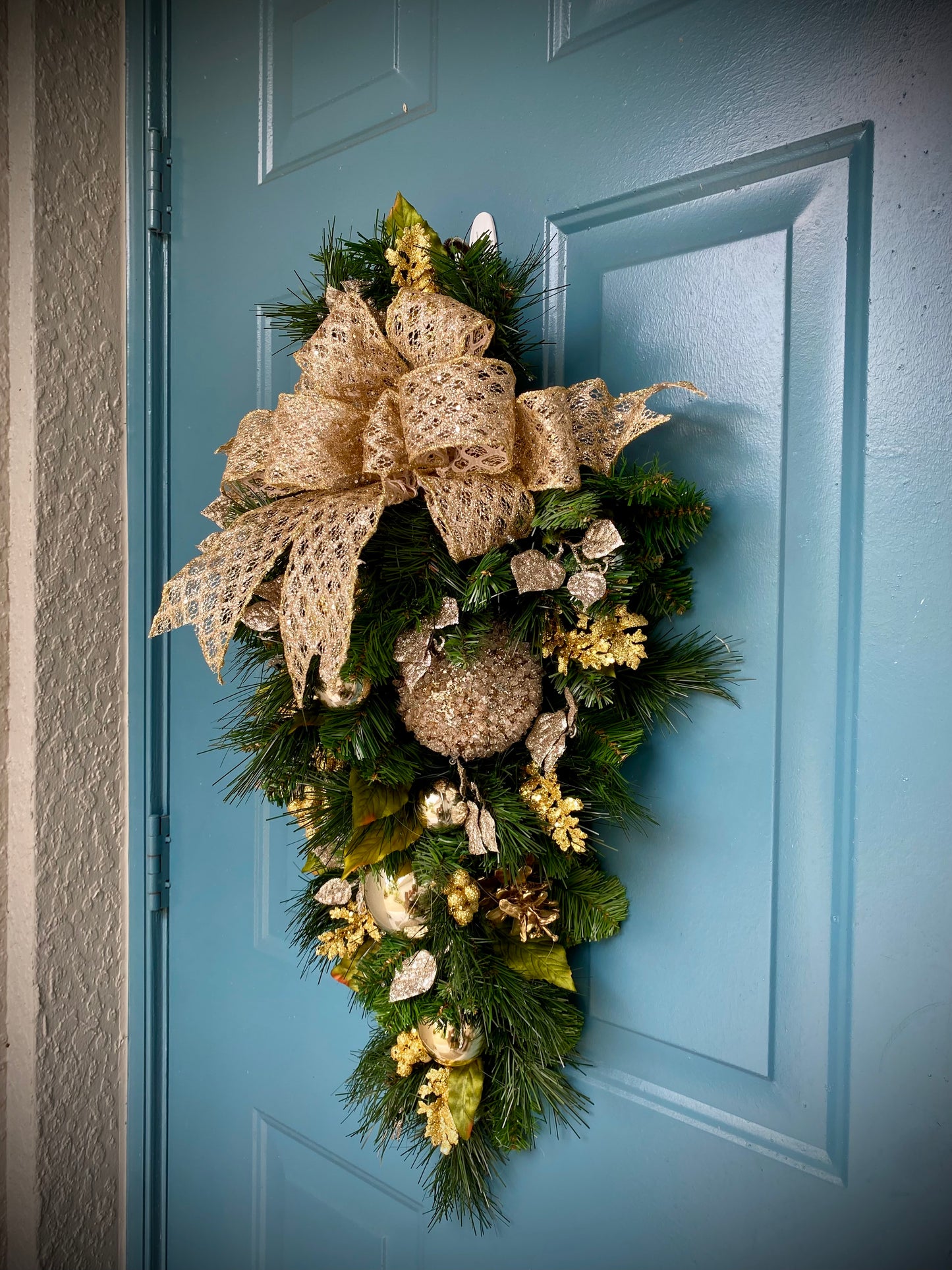 Luxury Gold Holiday Decor.   Front Door Wreath. Artificial Pre-Lit  Pre-Lighted LED  with  auto Timer