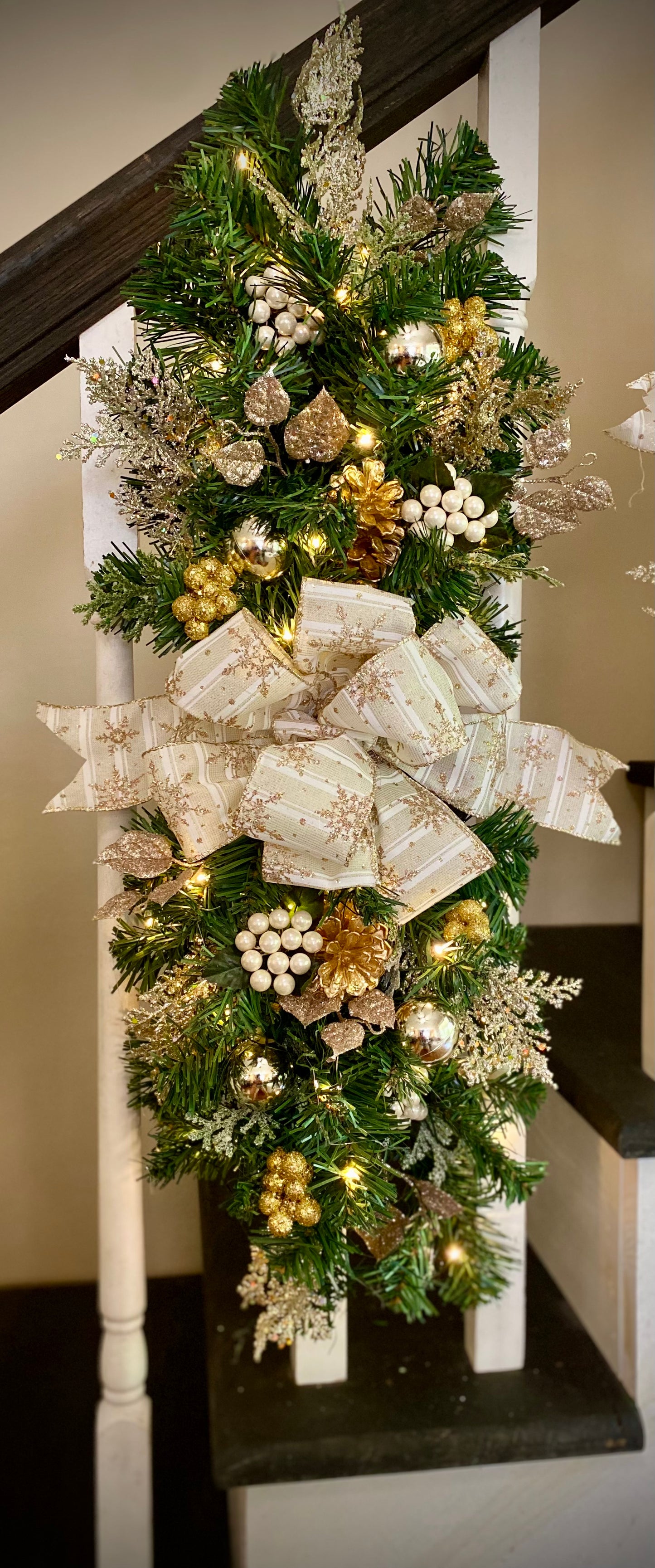 Luxury 3-piece set   Champagne Gold Christmas Staircase Swags,  Timer LED Pre Lit