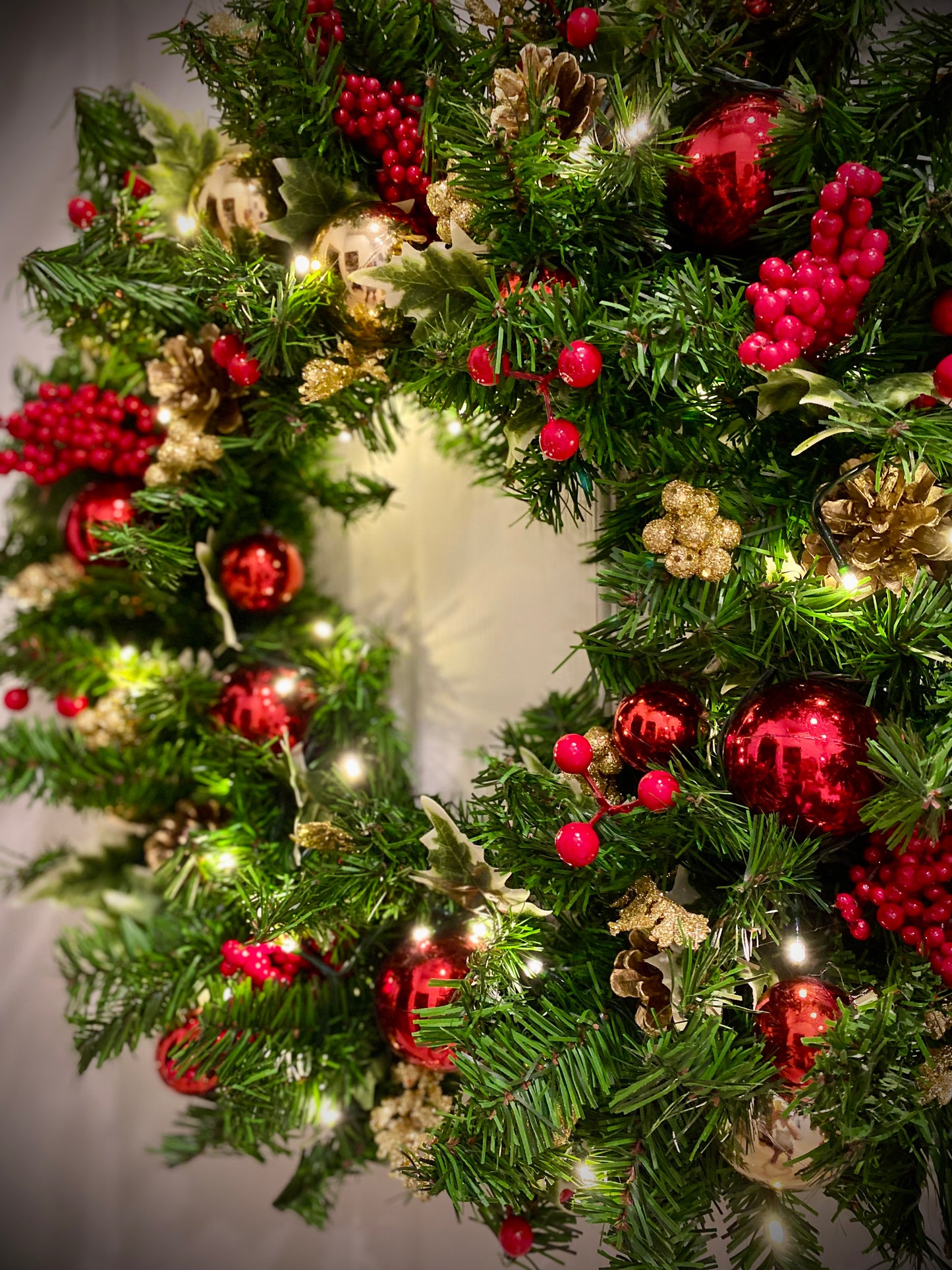 Wreath and Garland Holiday Decoration 2 piece Set.  Artificial Christmas Decoration, Pre-lit  and Pre- decorated