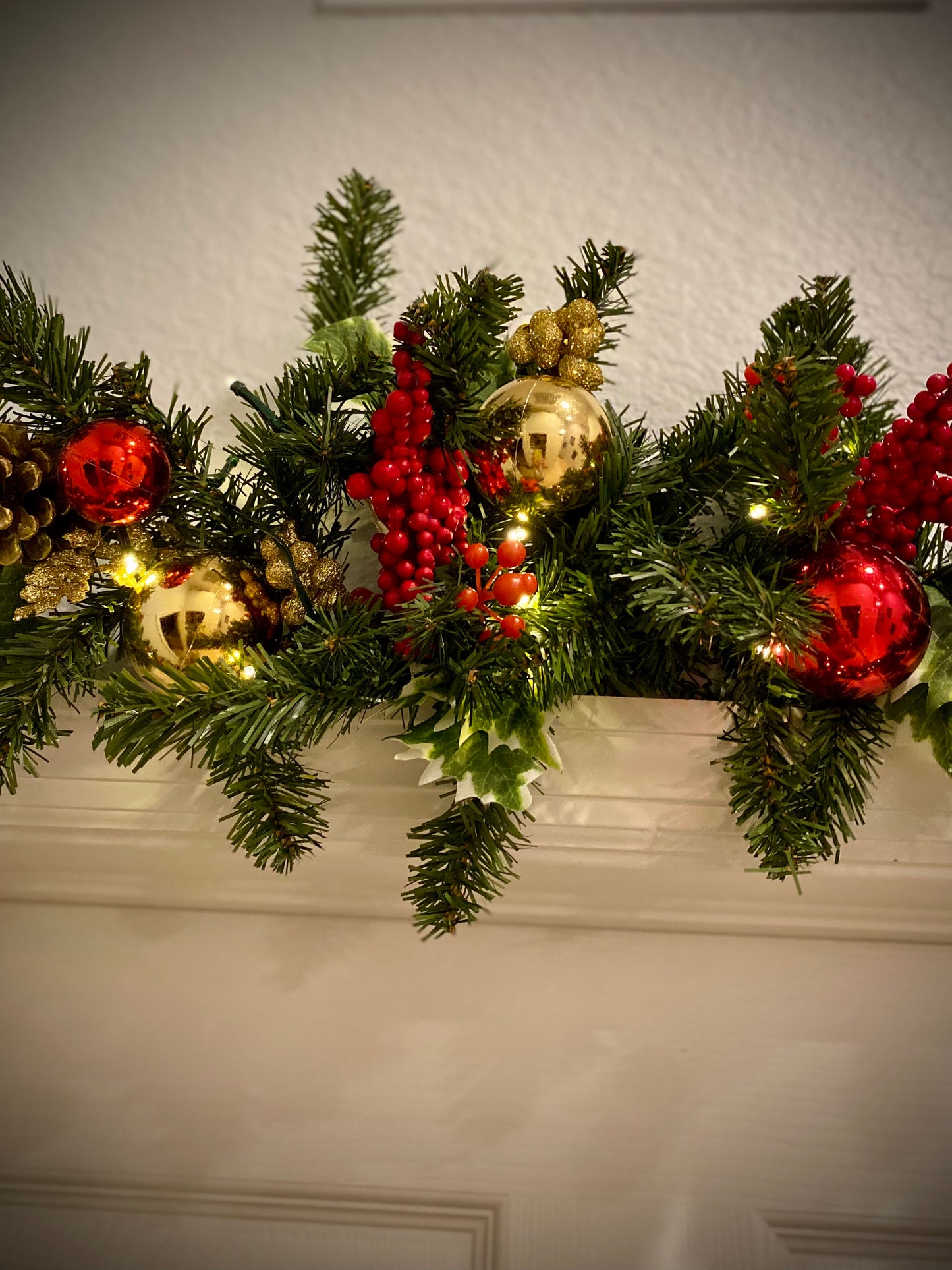 Wreath and Garland Holiday Decoration 2 piece Set.  Artificial Christmas Decoration, Pre-lit  and Pre- decorated