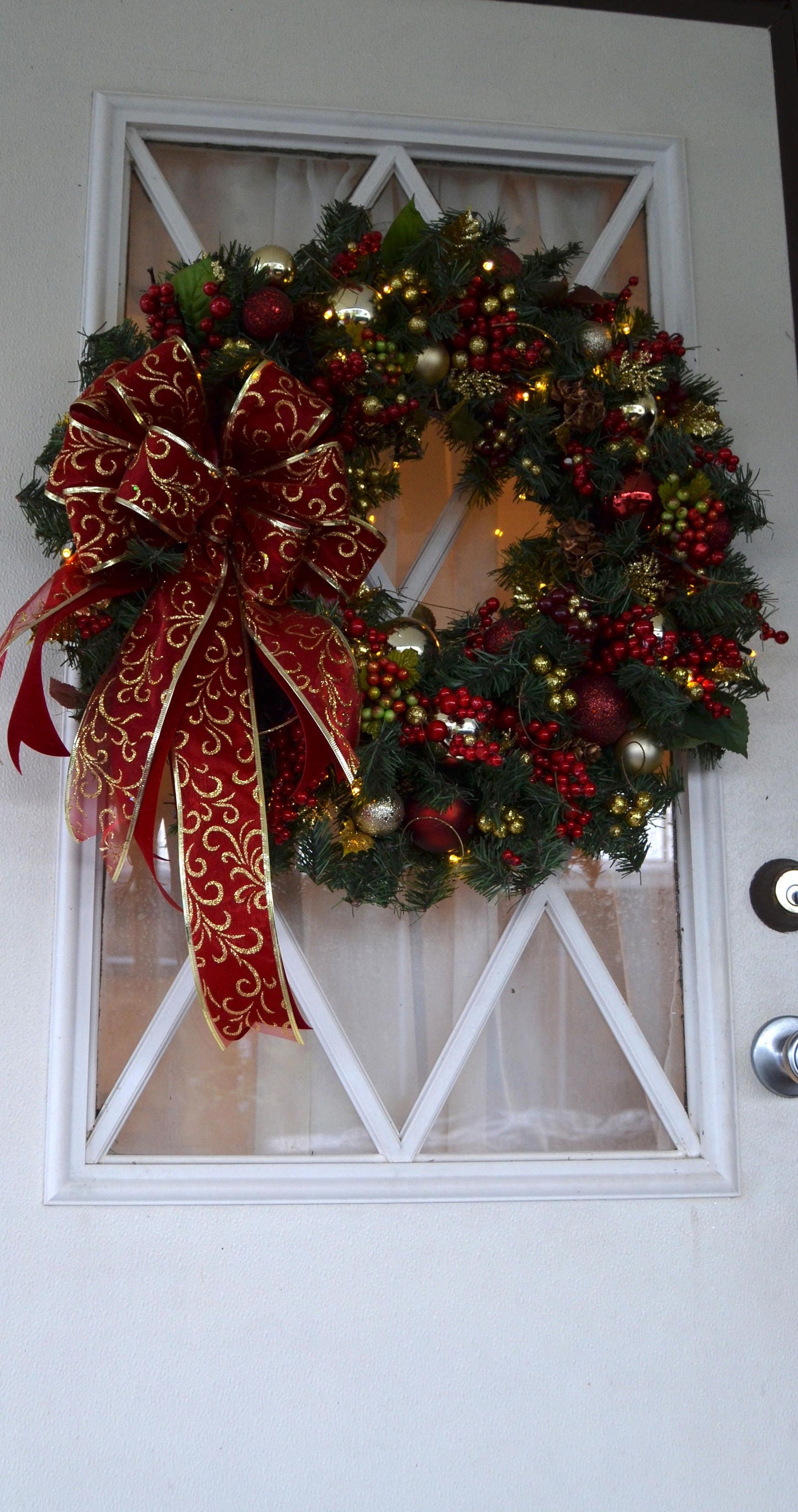 Pre-Lit Red Holiday Wreath with Berries and Bow, Cordless LED Decor