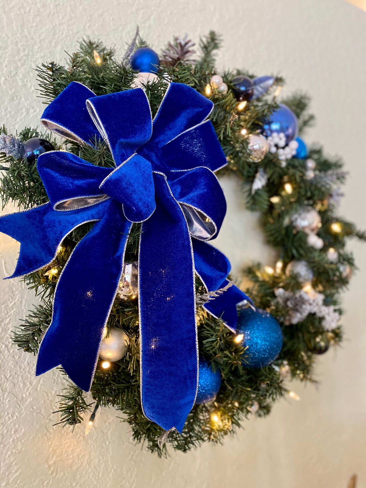Royal Blue Velvet Christmas Wreath, Cordless LED, Timer