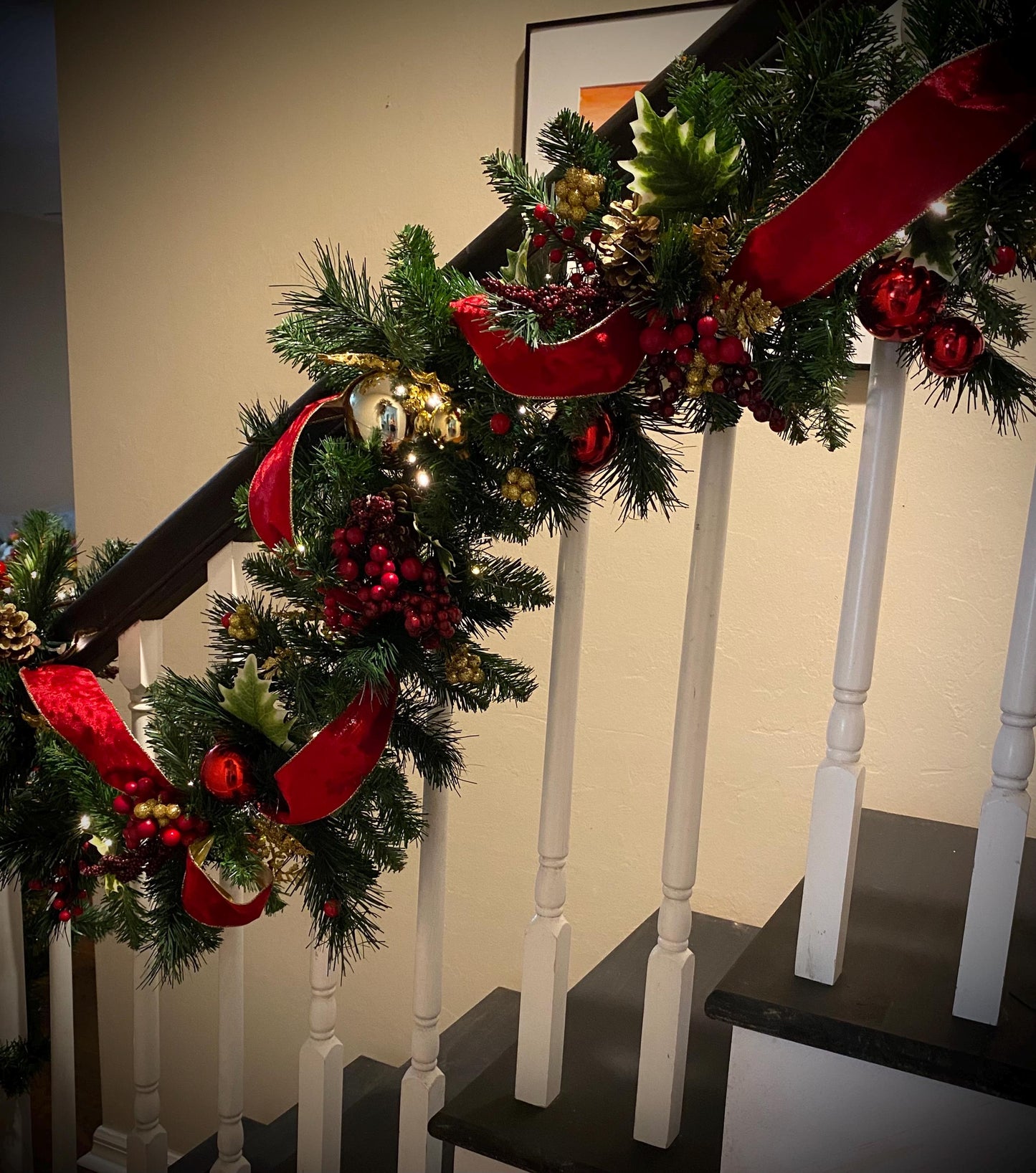 Staircase Christmas Garland, Red Velvet Ribbon, Cordless with LED Lights