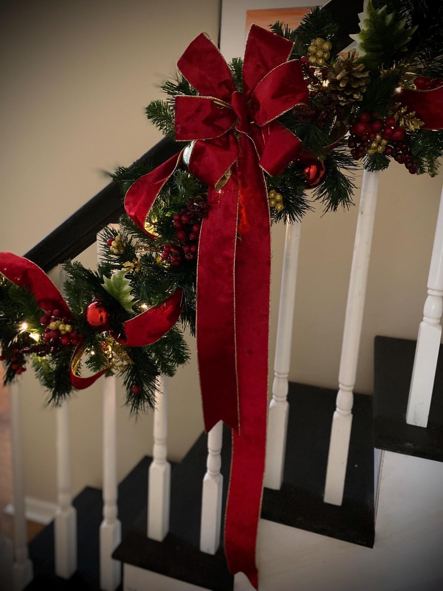 Staircase Christmas Garland, Red Velvet Ribbon, Cordless with LED Lights