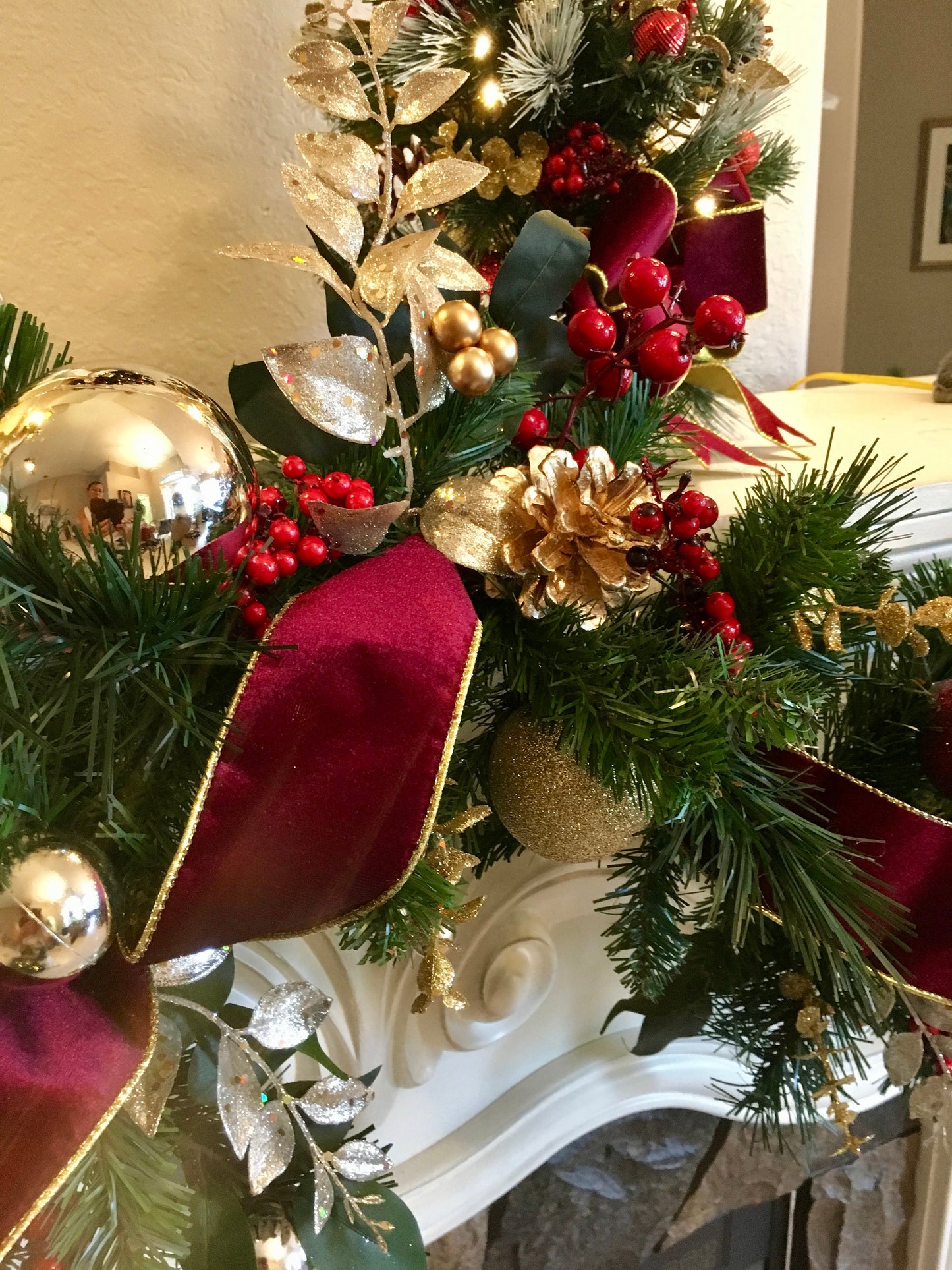 Burgundy Christmas Garland, Elegant Bow, 48 LED Light, Cordless with Timer