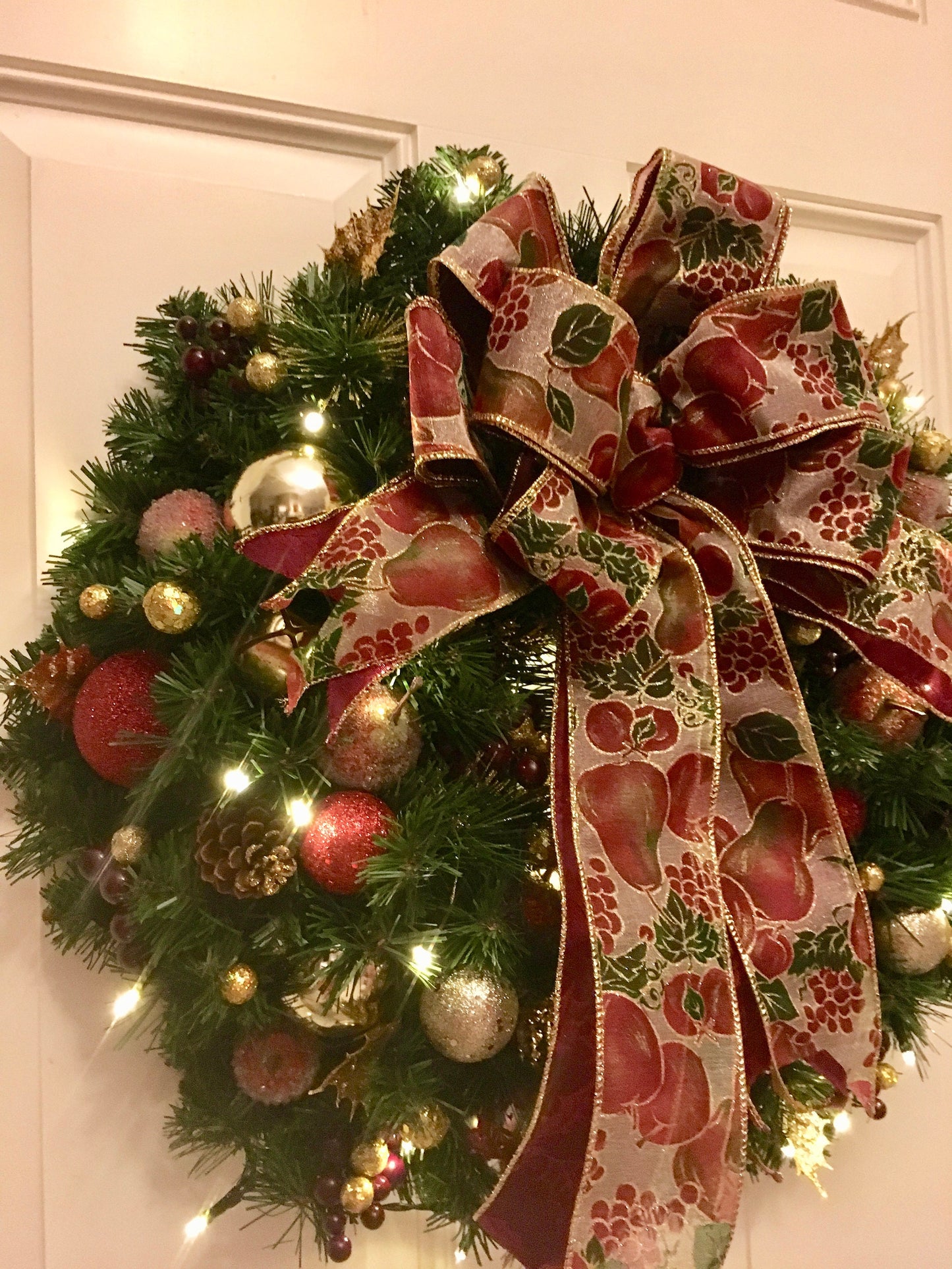 Pear Grape Christmas Wreath, Lighted Cordless Timer, 18 inch