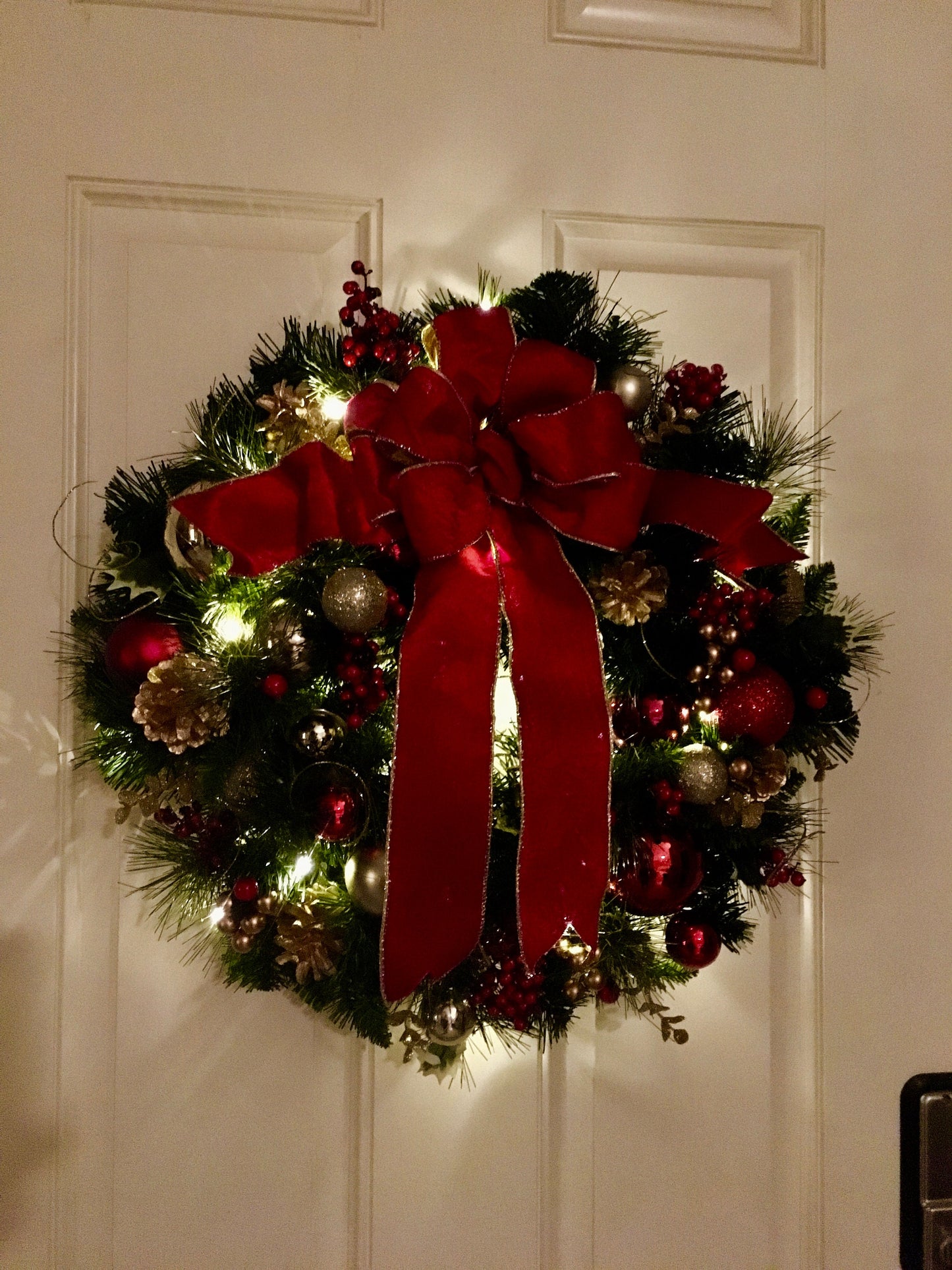 Pre-Lit Christmas Wreath, Red Velvet Bow, 48 LED, Timer