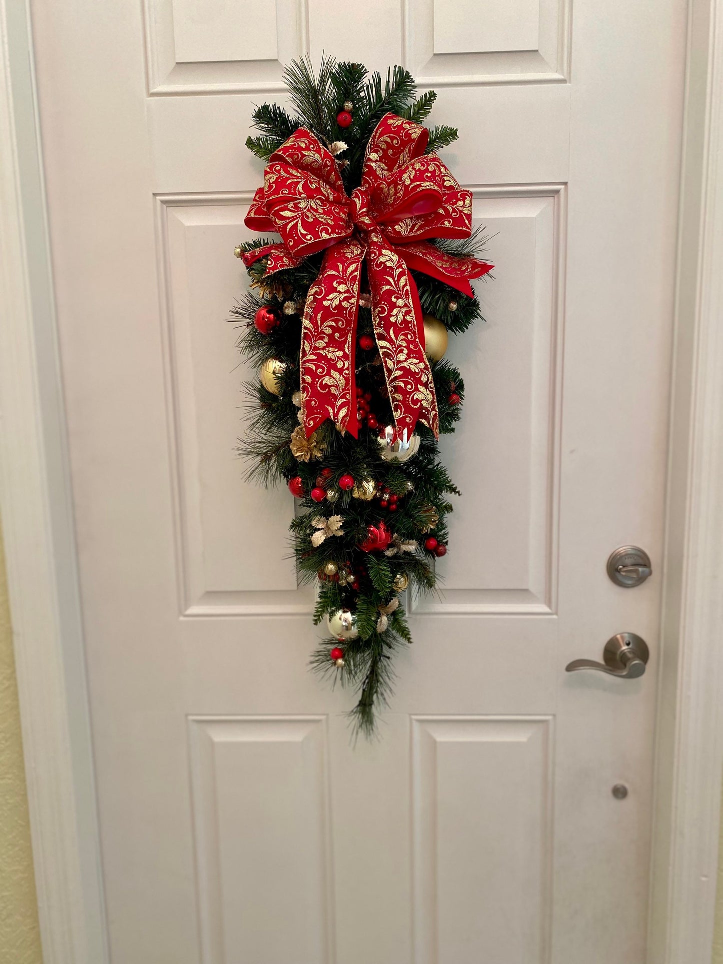 Pre-Lit Christmas Teardrop Swag, Red & Gold Ribbon, Cordless Decor