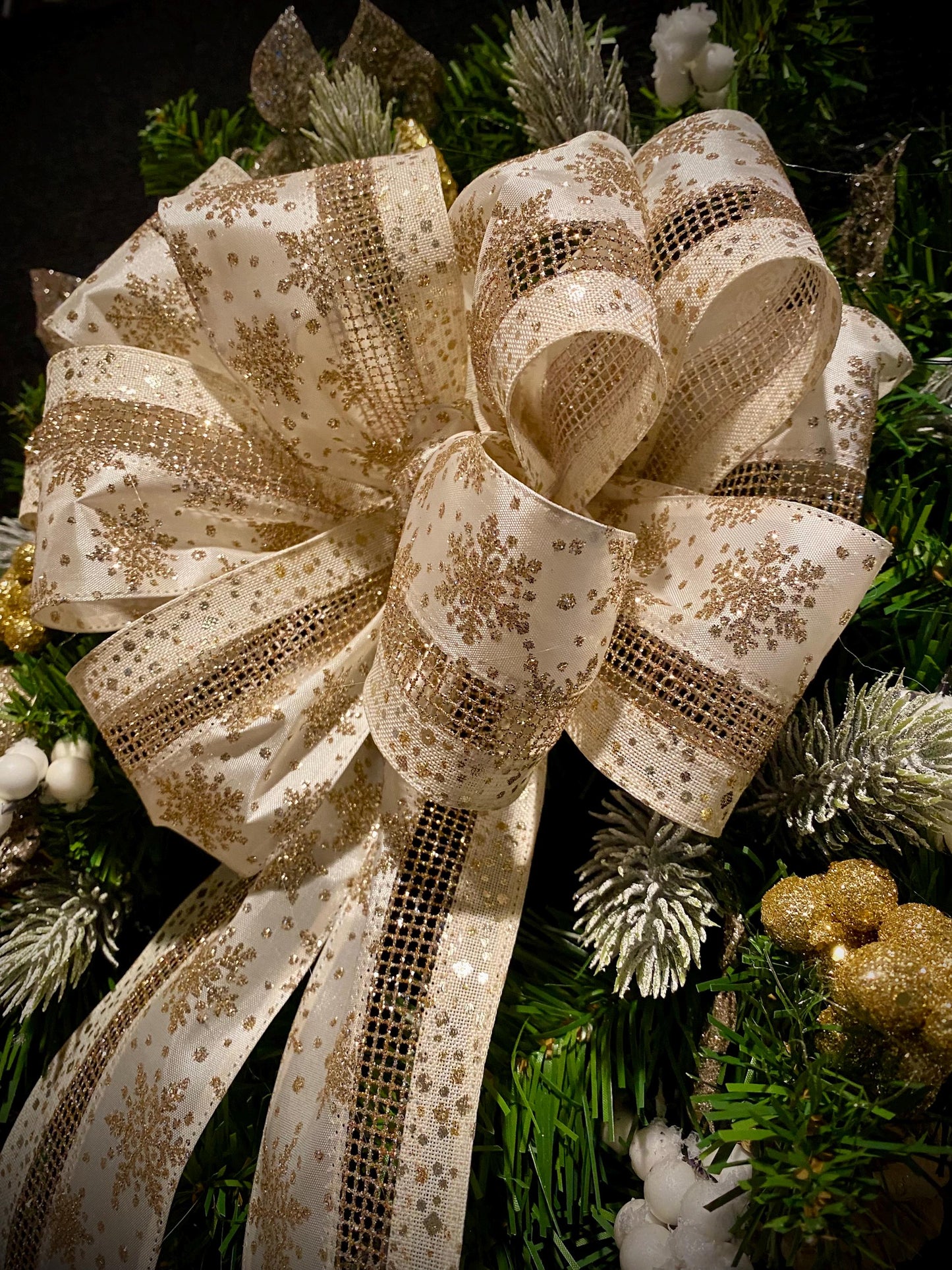 Champagne Christmas Wreath, LED, Snowflake Ribbon