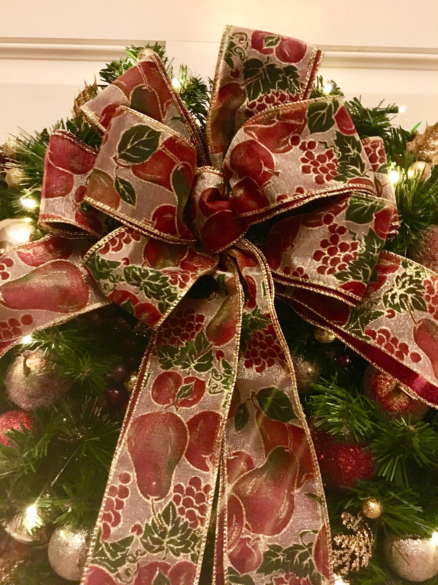 Pear Grape Christmas Wreath, Lighted Cordless Timer, 18 inch