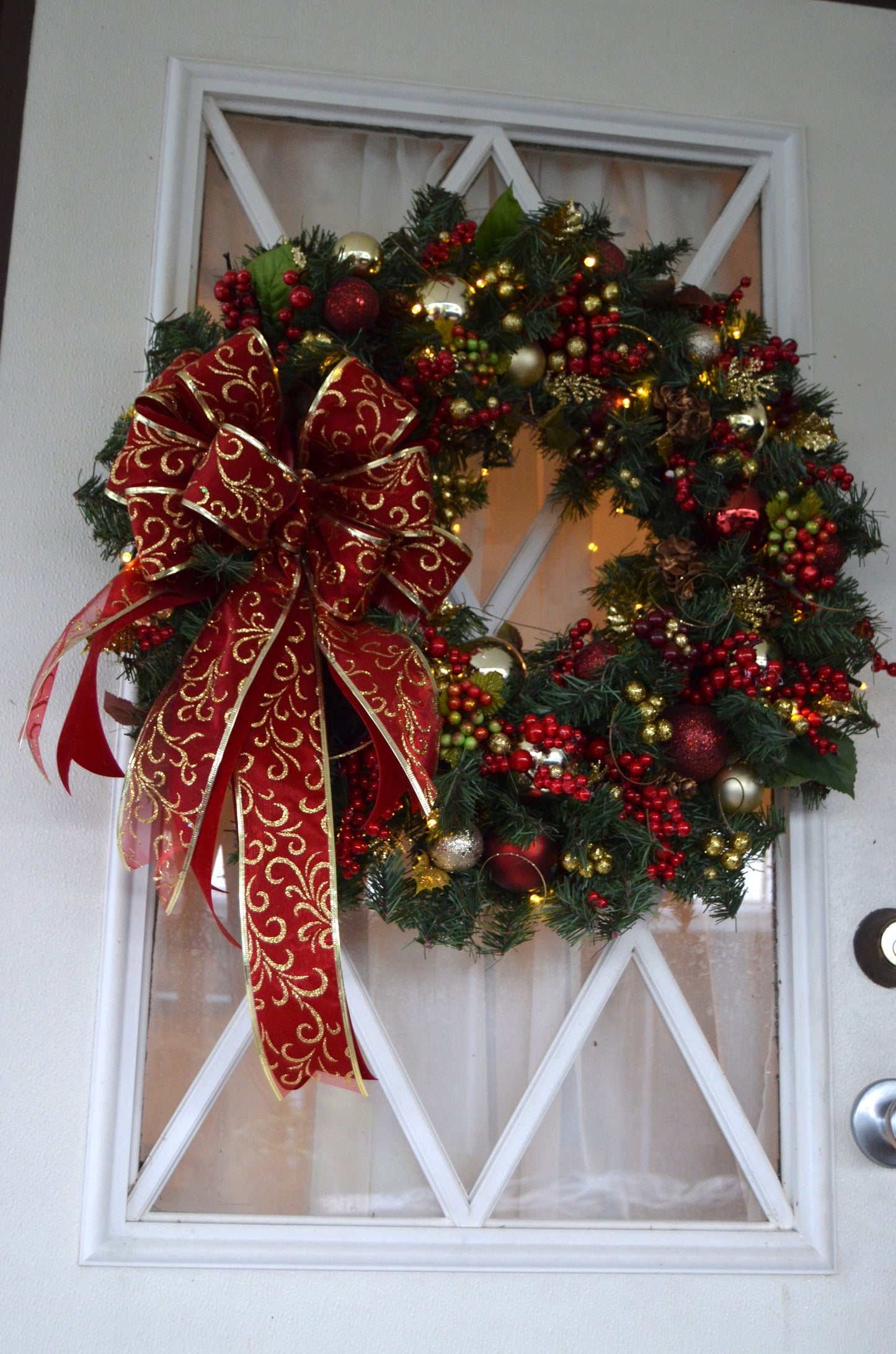 Pre-Lit Red Holiday Wreath with Berries and Bow, Cordless LED Decor