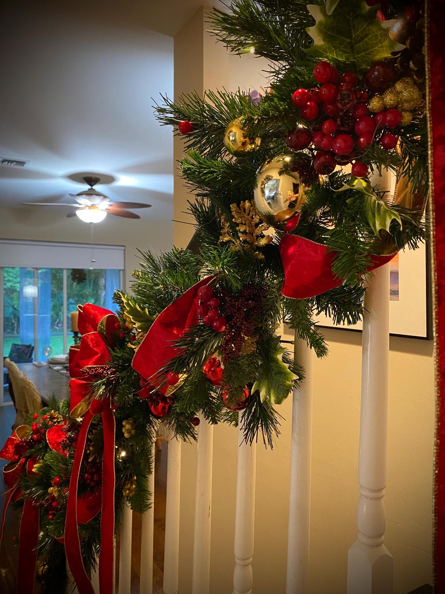 Staircase Christmas Garland, Red Velvet Ribbon, Cordless with LED Lights