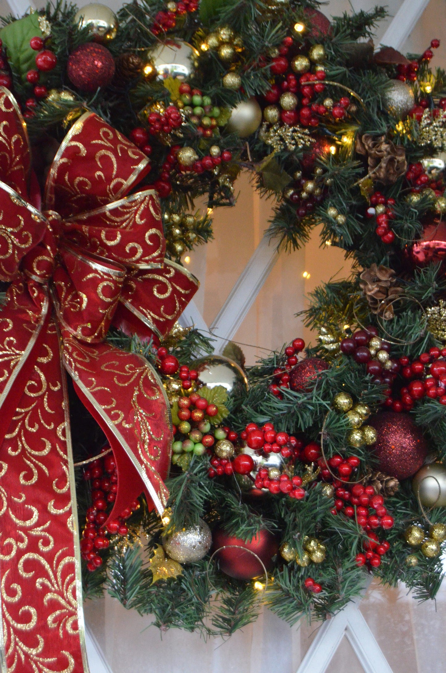 Pre-Lit Red Holiday Wreath with Berries and Bow, Cordless LED Decor