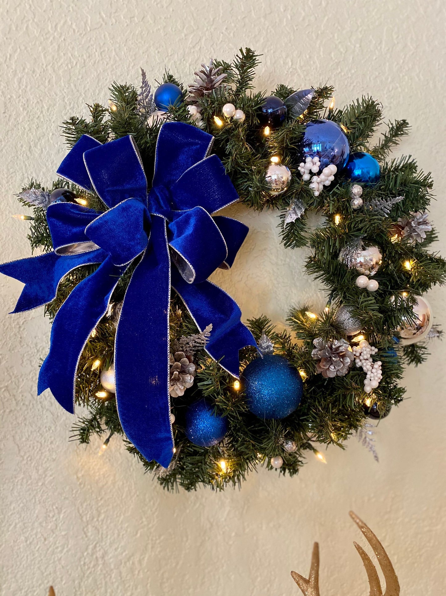 Royal Blue Velvet Christmas Wreath, Cordless LED, Timer