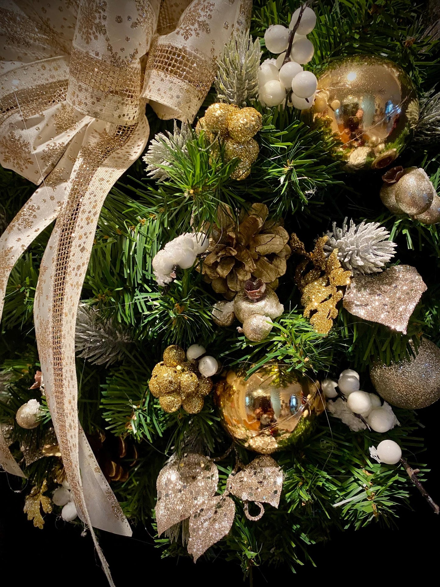 Champagne Christmas Wreath, LED, Snowflake Ribbon