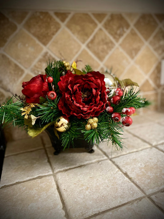 Holiday Decor. Arrangement for Kitchen counter top, Powder Room, End tables    Lighted or non Lighted. 14wx10hx10d